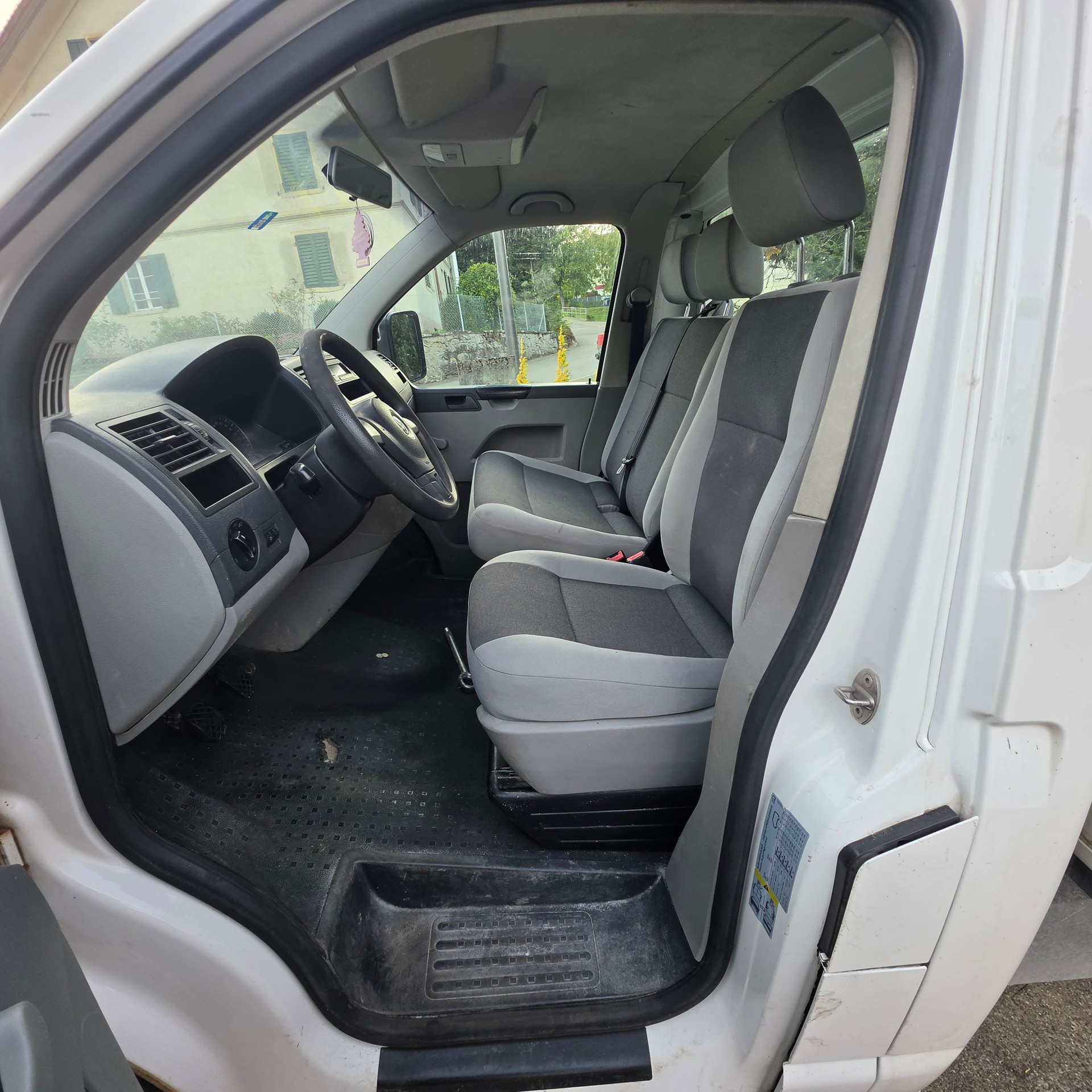 VW T5 2.0 TDI Entry-image-6