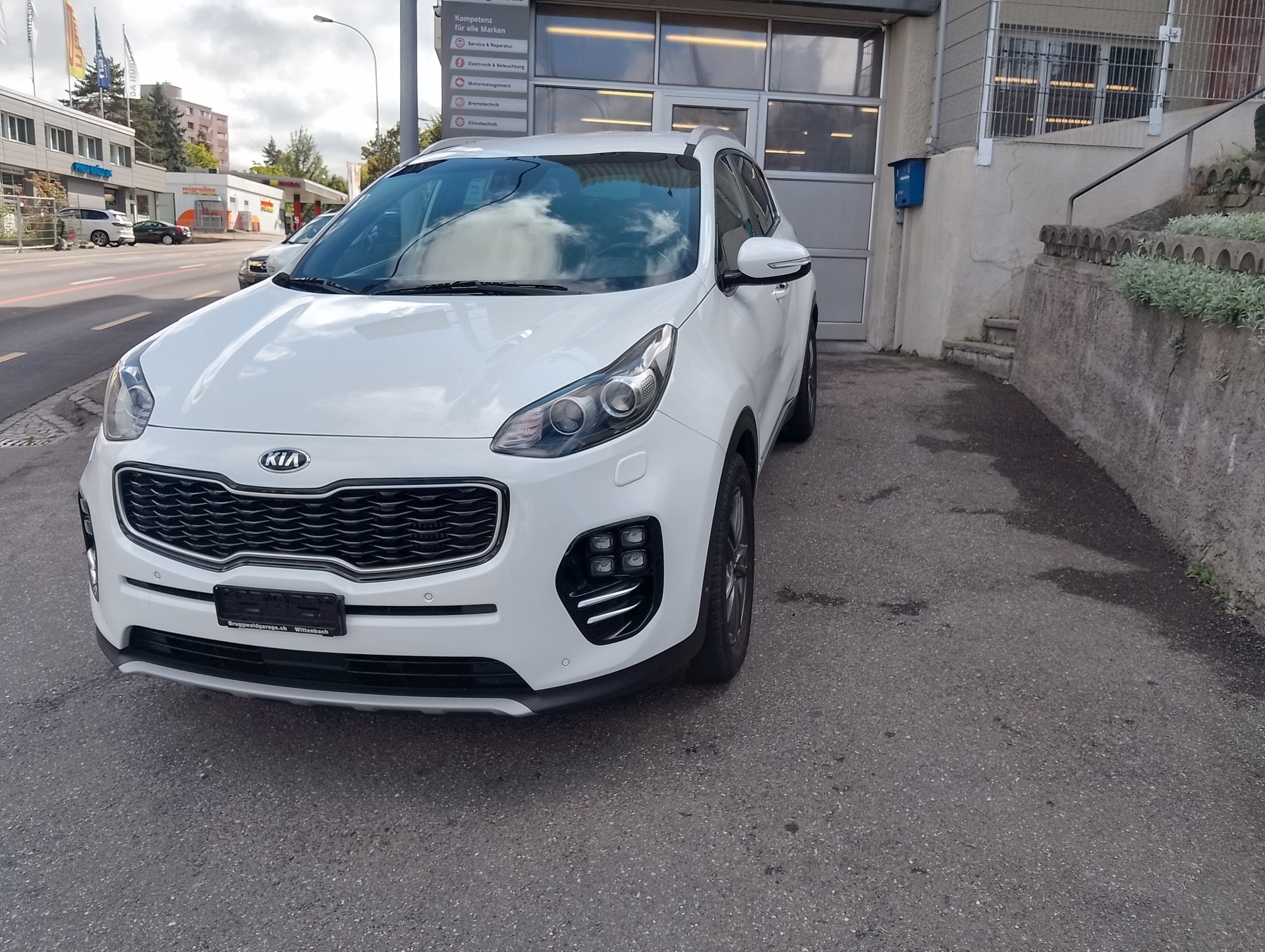 KIA Sportage 2.0CRDi Style GT Line 4WD Automat-image-1