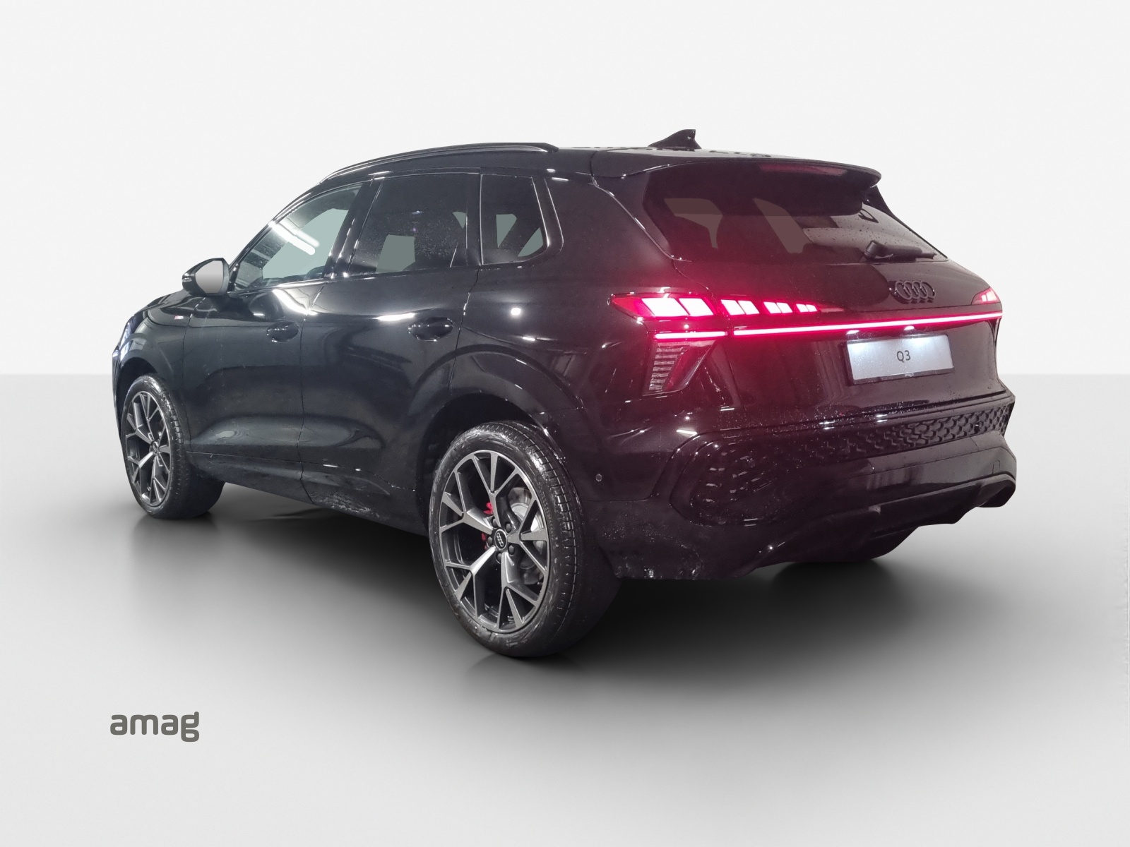 AUDI Q3 SUV TFSI quattro 195 kW S tronic-image-2