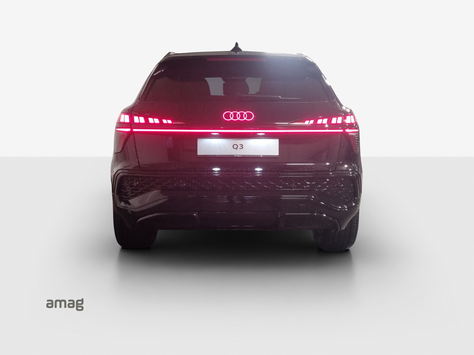 AUDI Q3 SUV TFSI quattro 195 kW S tronic-image-3
