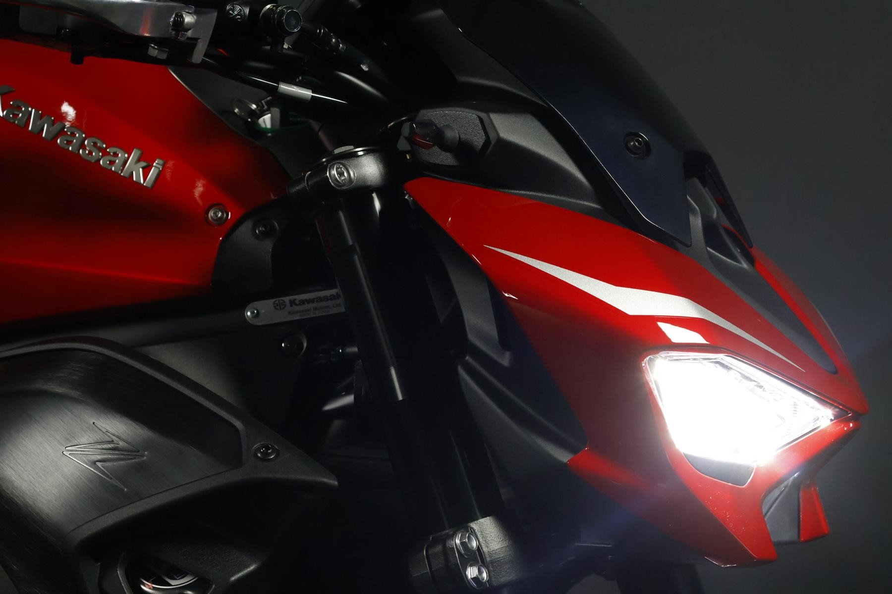 KAWASAKI Z 900 (91/70/35 KW) Level 3-showroom-element-3