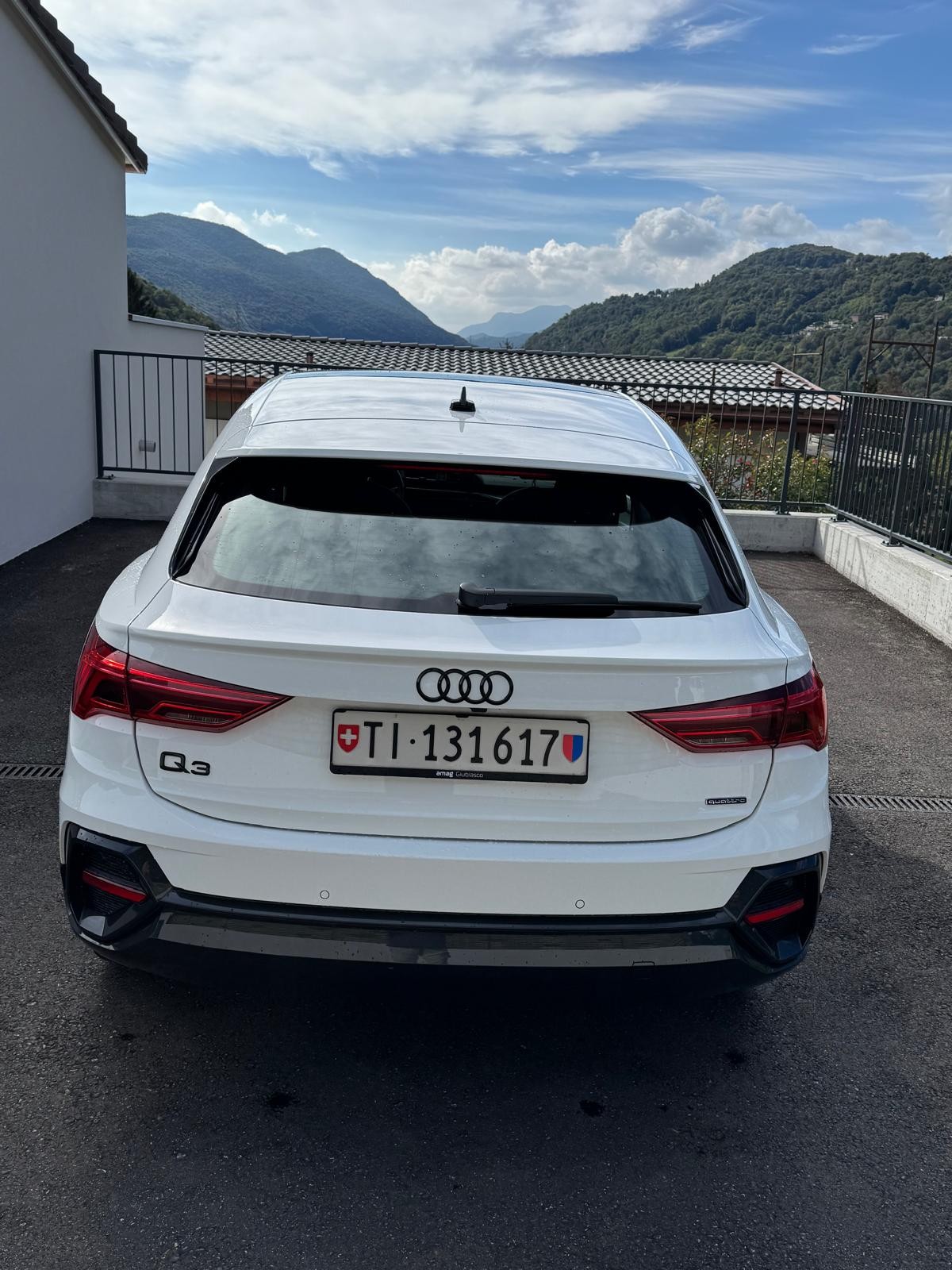 AUDI 2.0 35 TDI Attraction quattro S-Tronic-image-3