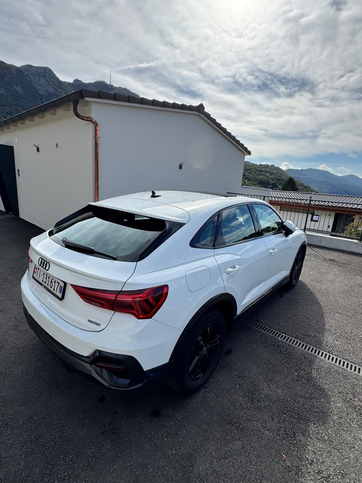 AUDI 2.0 35 TDI Attraction quattro S-Tronic-image-5