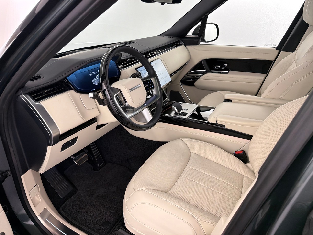 LAND ROVER RR P460e PHEV Autobiogr.-image-4
