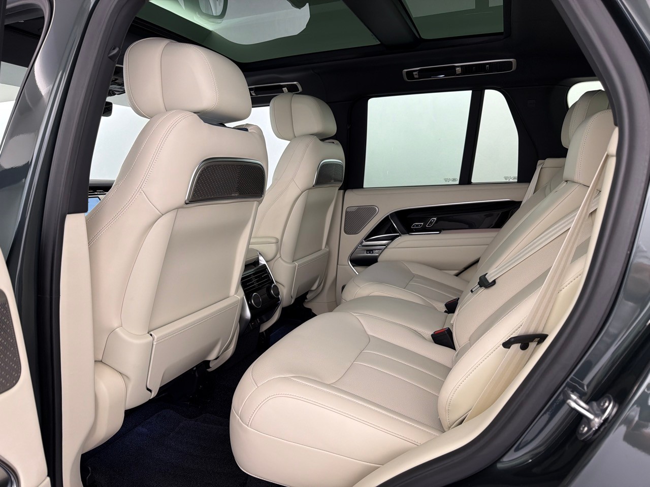 LAND ROVER RR P460e PHEV Autobiogr.-image-5