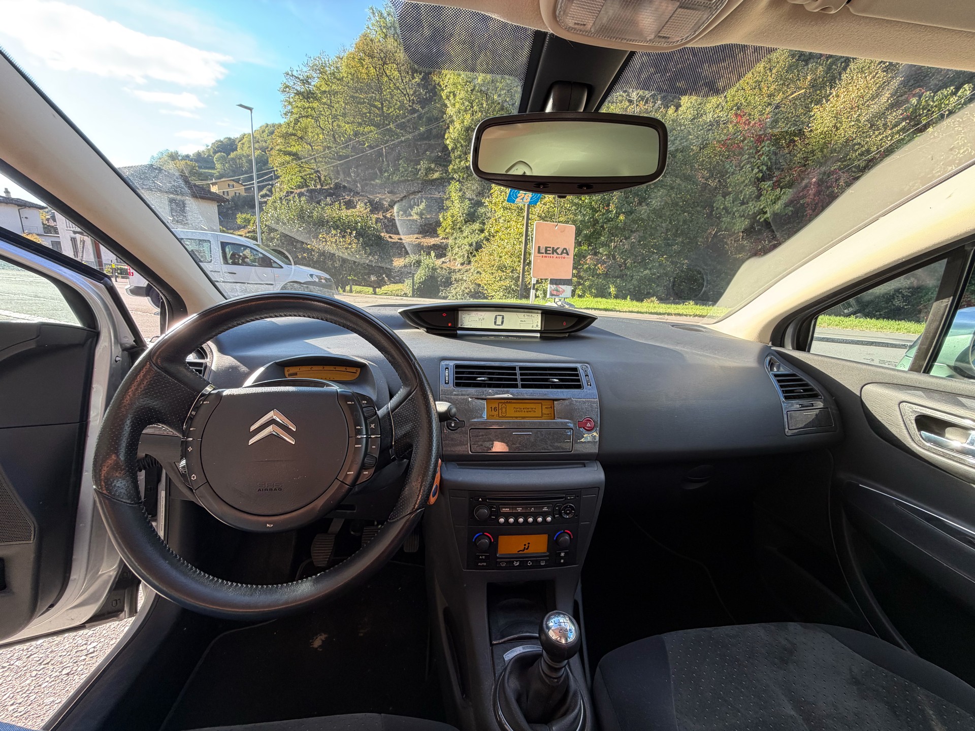 CITROEN C4 Berline 2.0 16V HDi Exclusive-image-5