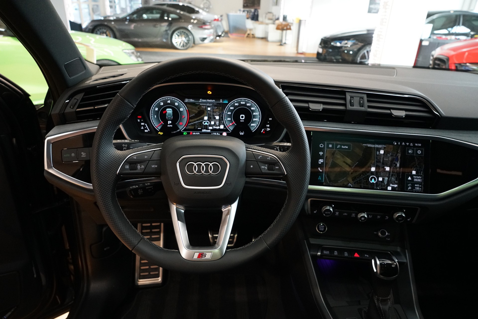 AUDI Q3 40 TFSI S line quattro S-tronic-image-11