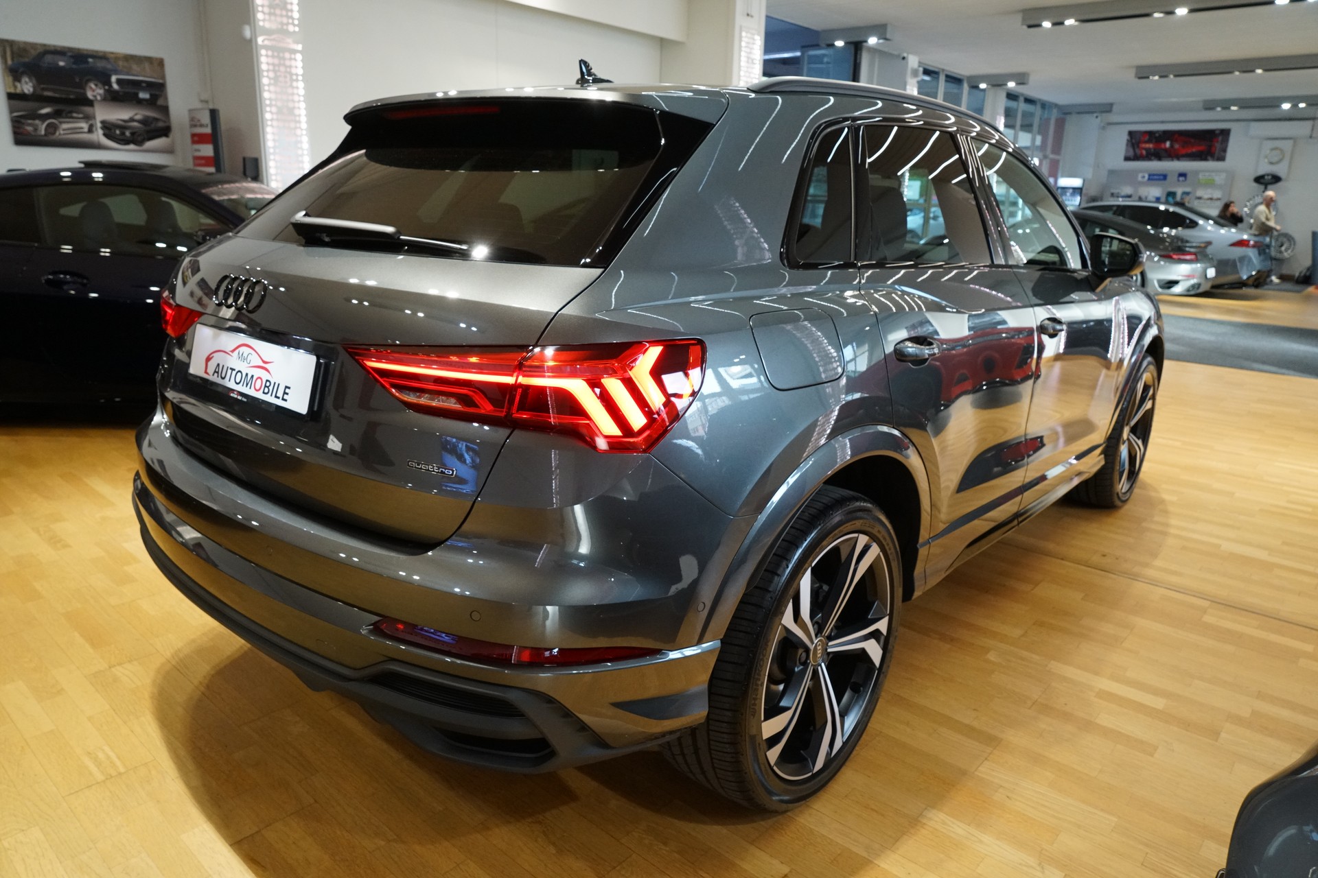 AUDI Q3 40 TFSI S line quattro S-tronic-image-5