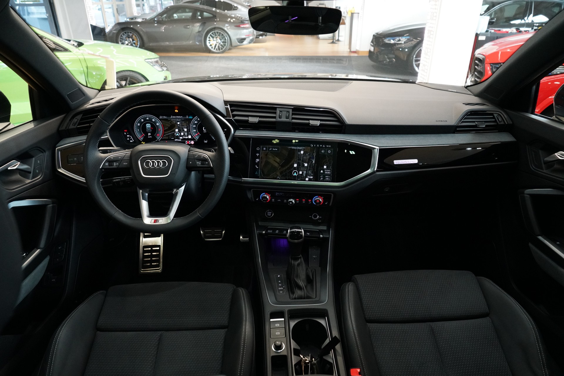 AUDI Q3 40 TFSI S line quattro S-tronic-image-8