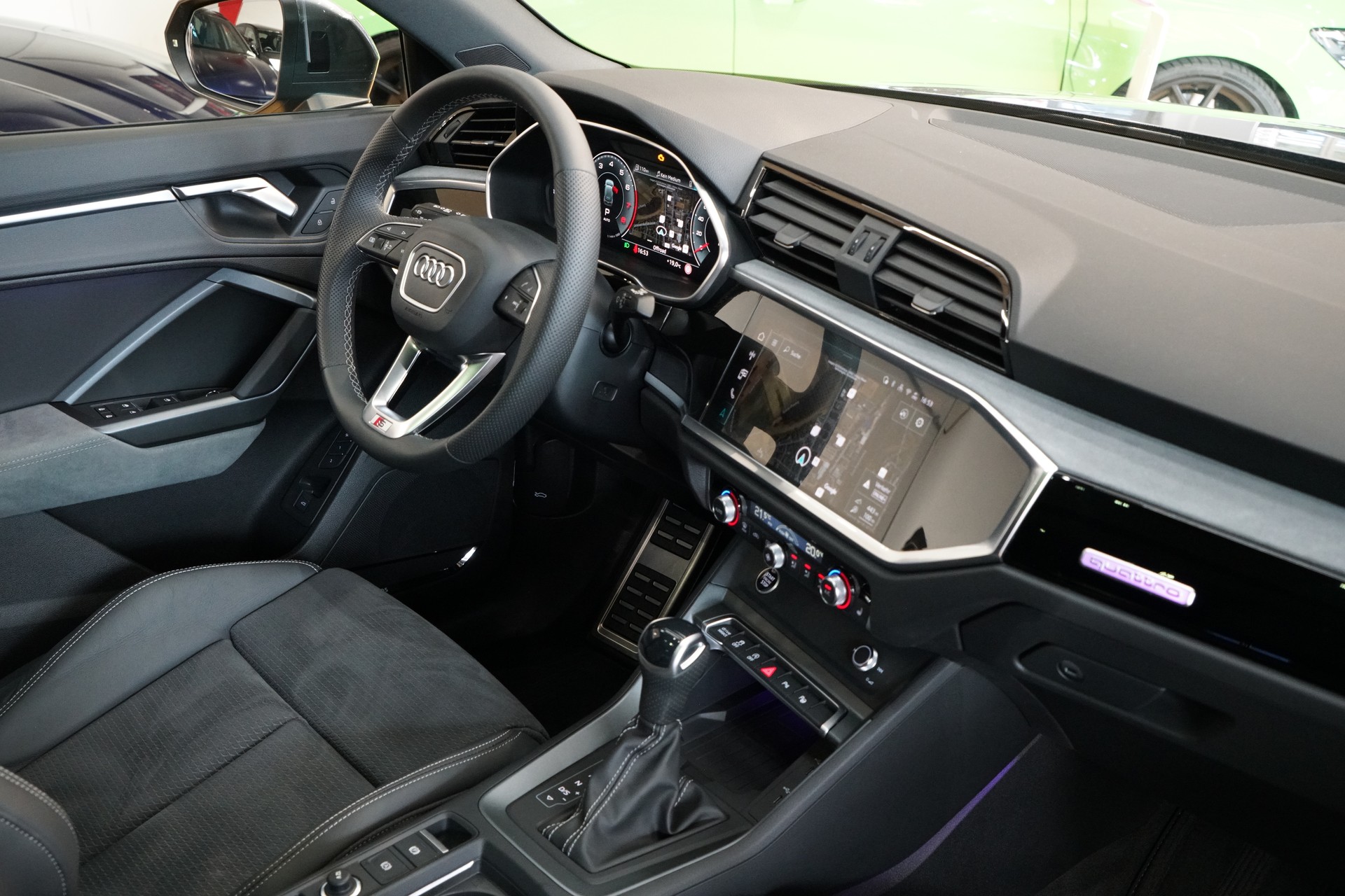 AUDI Q3 40 TFSI S line quattro S-tronic-image-18