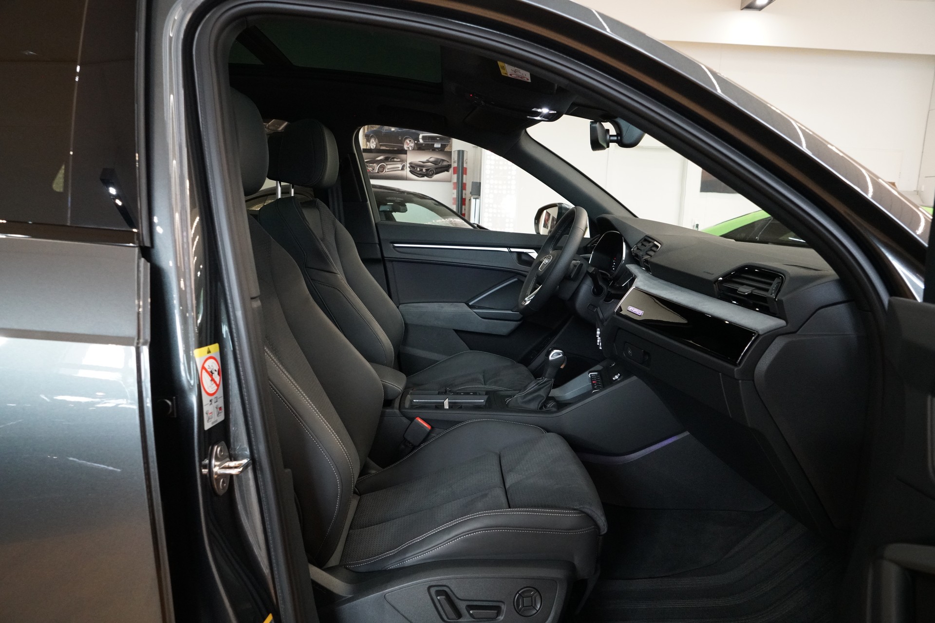 AUDI Q3 40 TFSI S line quattro S-tronic-image-19