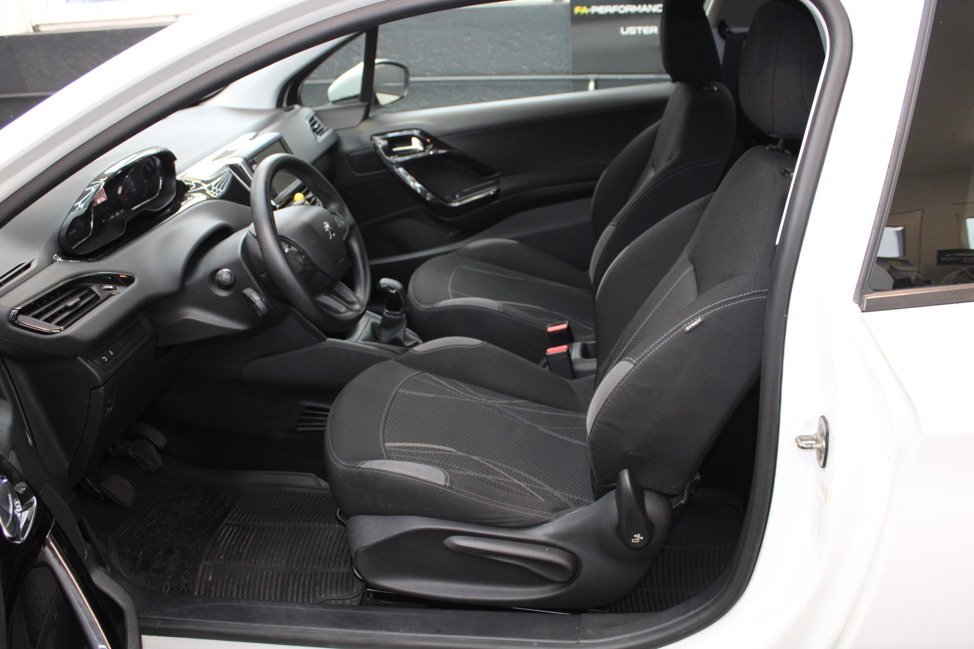 PEUGEOT 208 1.0 VTi Access-image-3