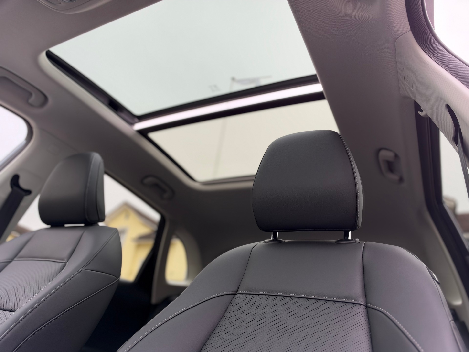 MG ZS 1.5 HEV Luxury-image-16