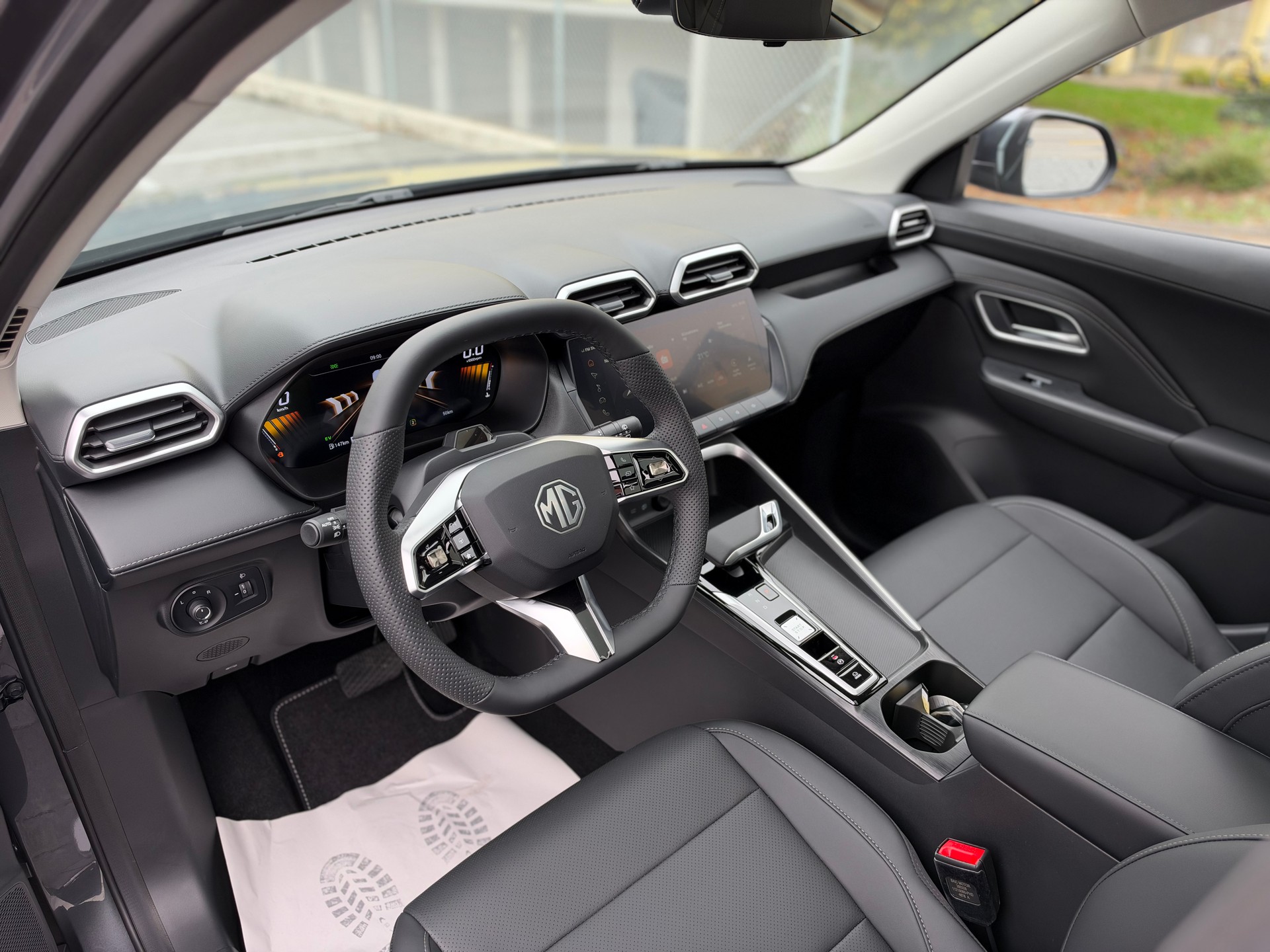 MG ZS 1.5 HEV Luxury-image-9