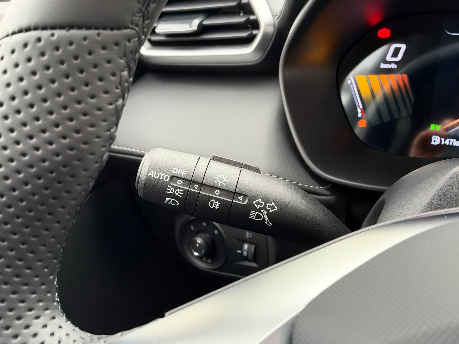 MG ZS 1.5 HEV Luxury-image-20