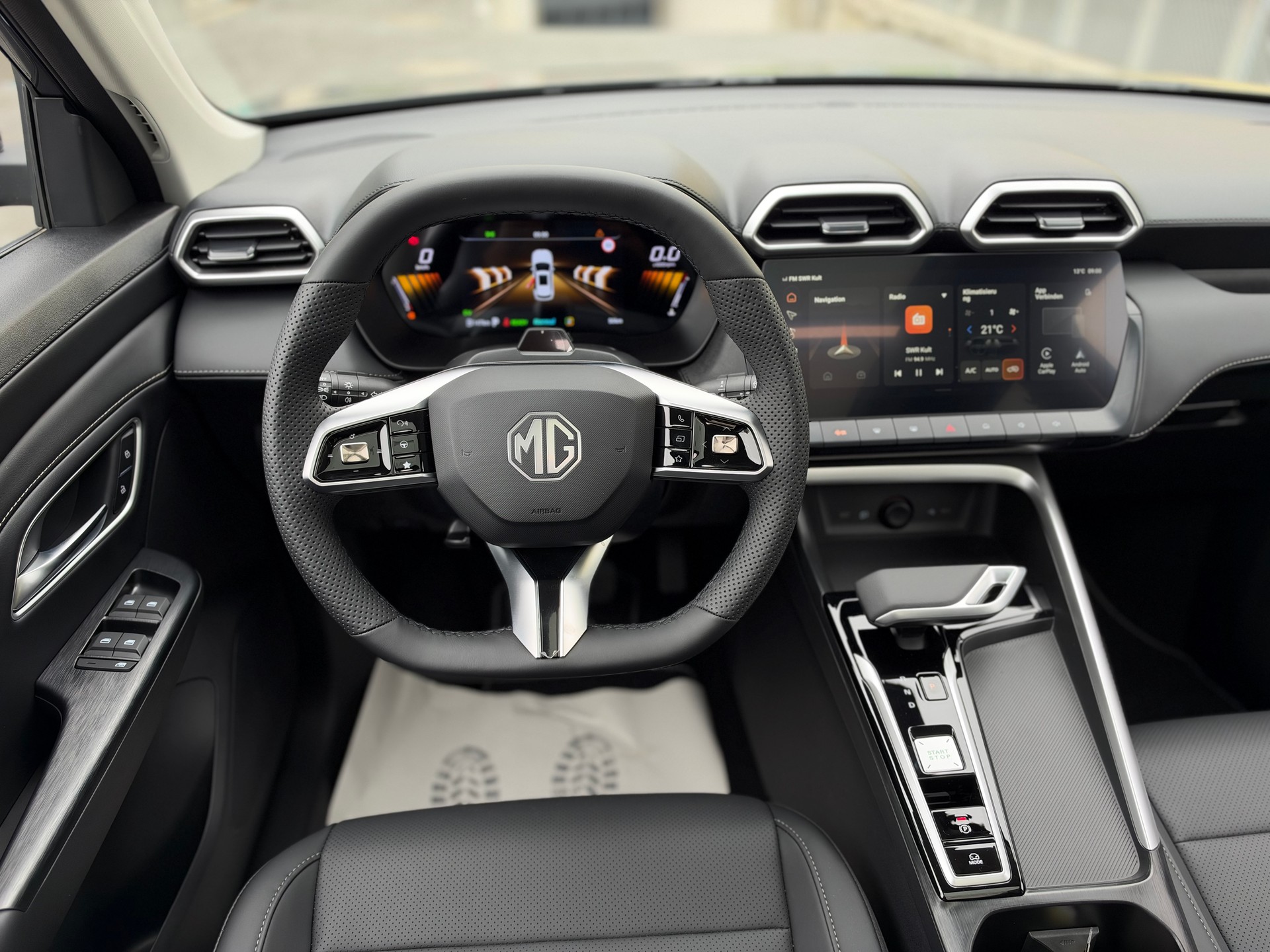 MG ZS 1.5 HEV Luxury-image-11