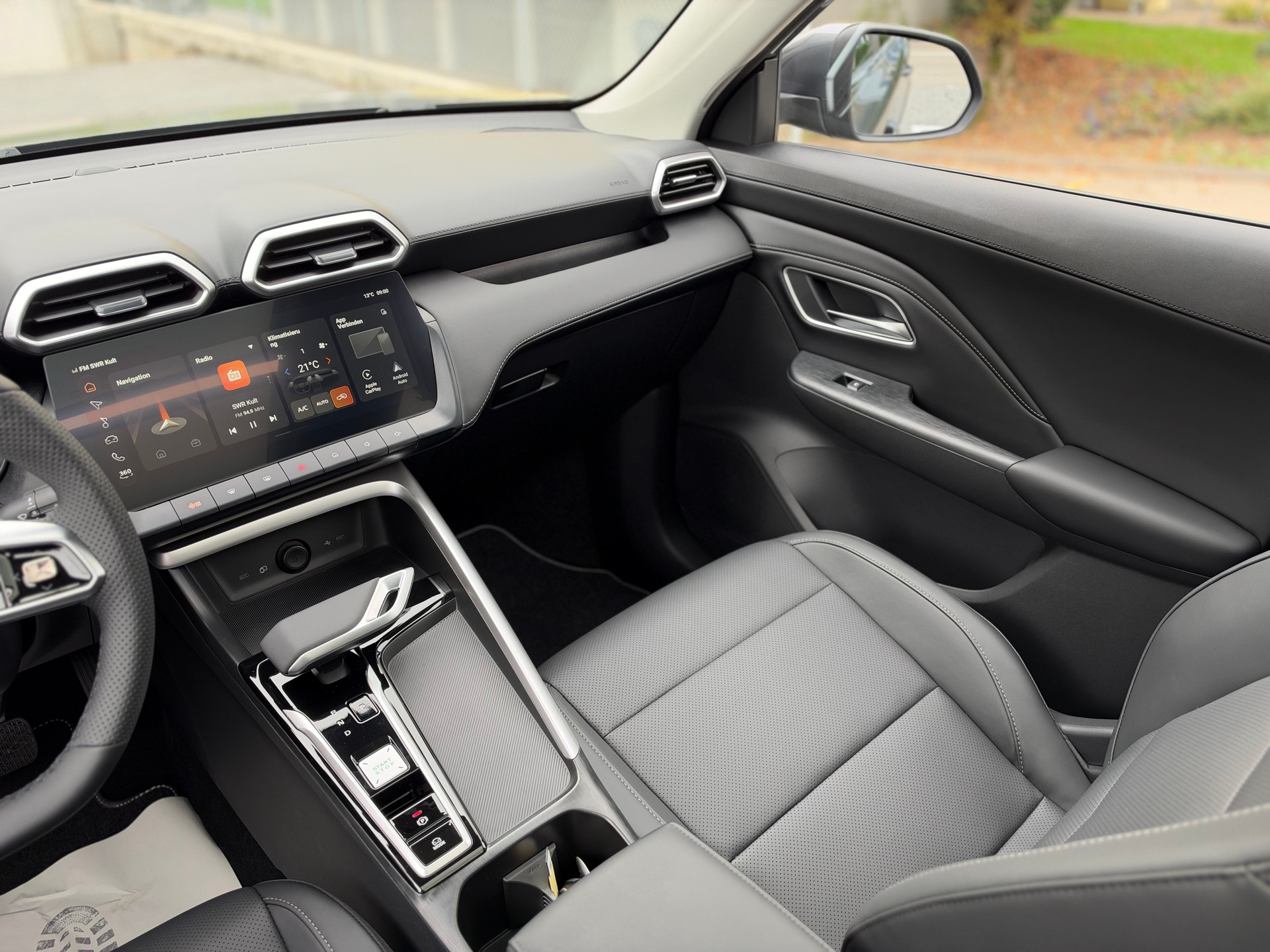 MG ZS 1.5 HEV Luxury-image-12