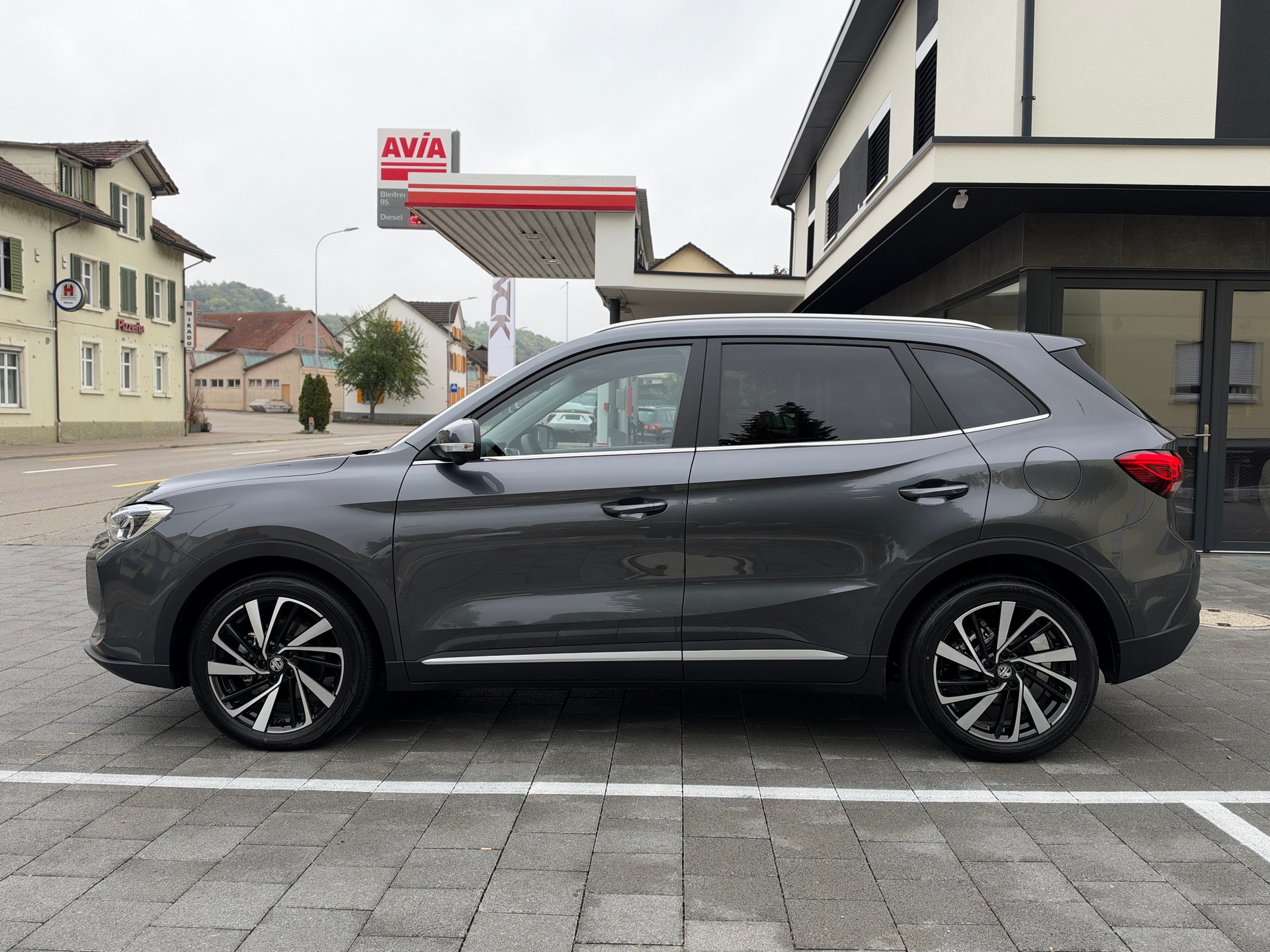 MG ZS 1.5 HEV Luxury-image-1