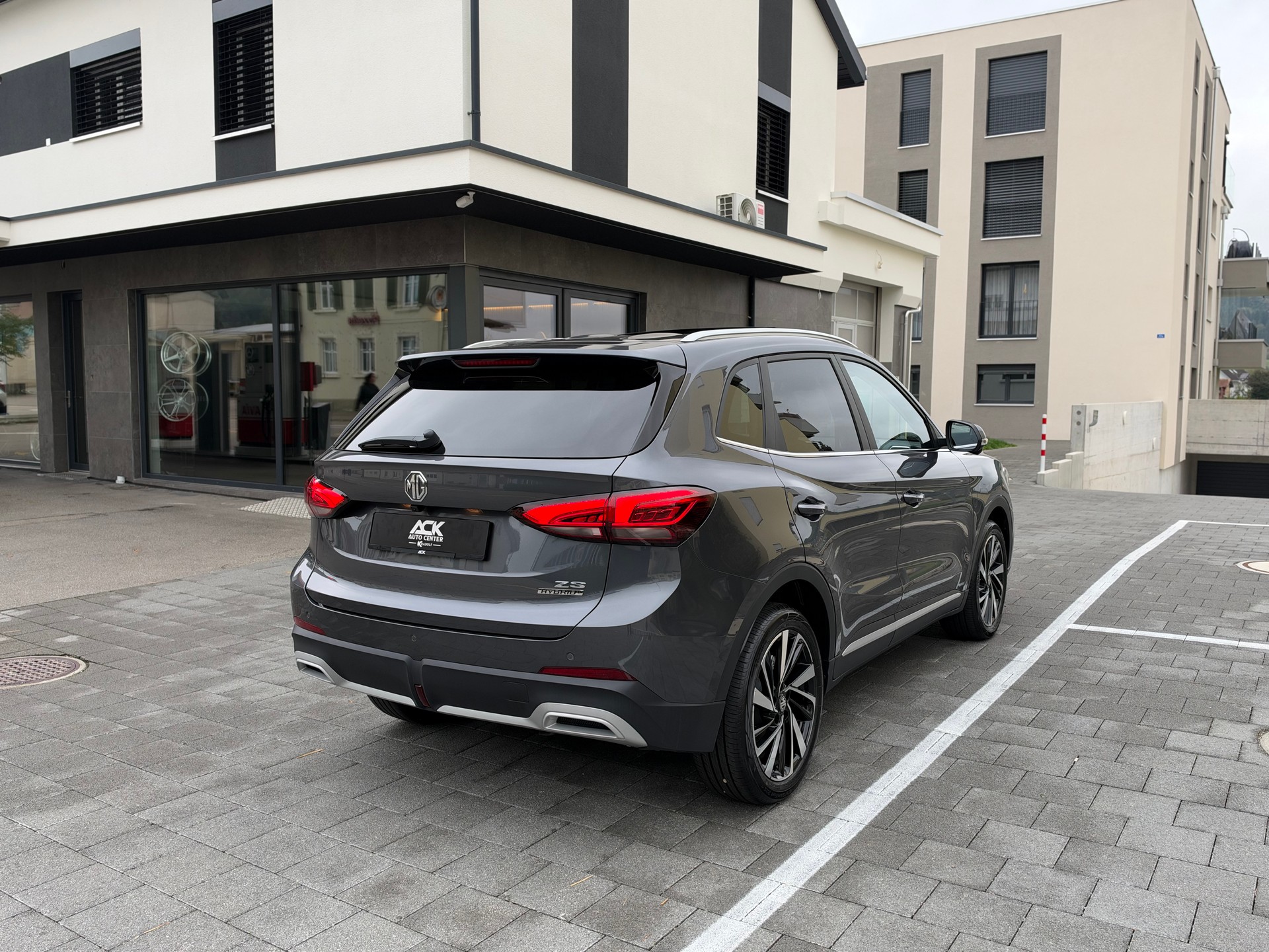 MG ZS 1.5 HEV Luxury-image-4