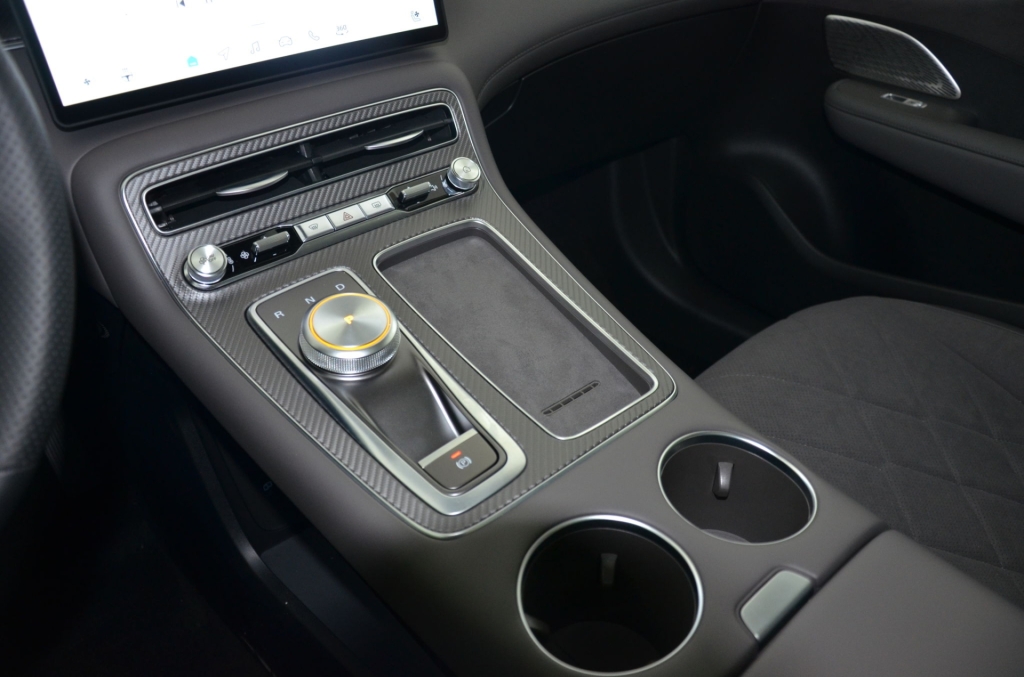 MG S6 EV 77kWh Luxury AWD-image-24