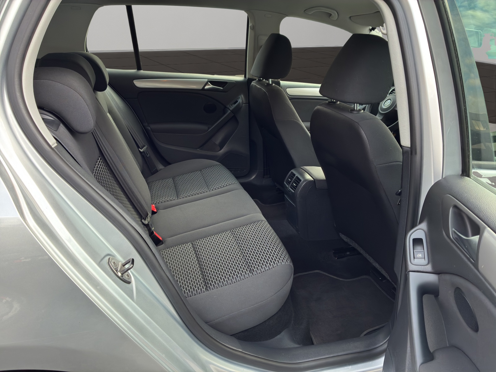 VW Golf 2.0 TDI Comfortline 4Motion-image-12