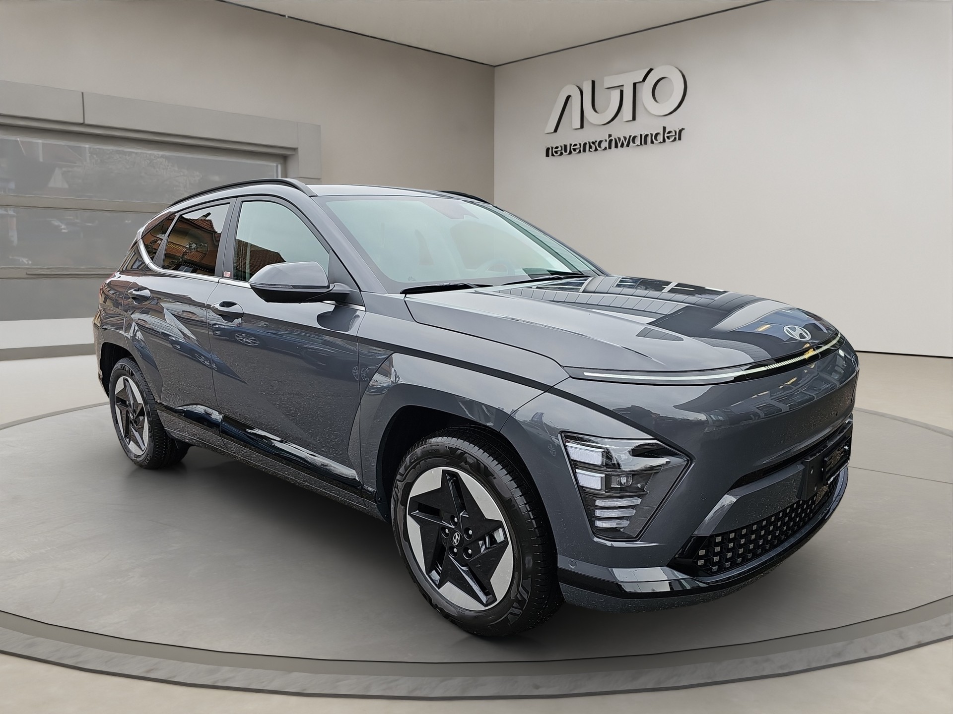 HYUNDAI Kona EV 65.4 kWh Amplia-showroom-element-2