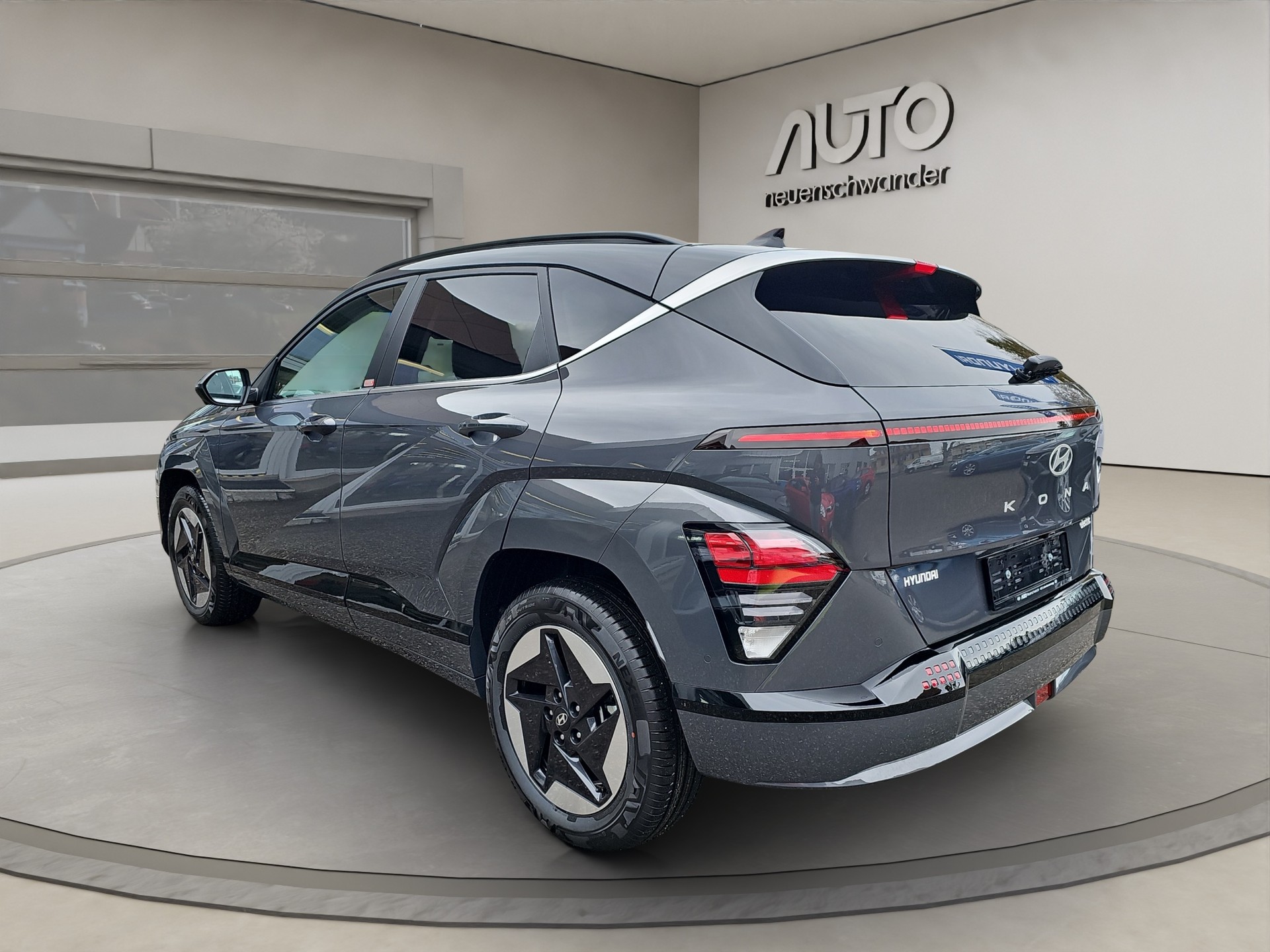 HYUNDAI Kona EV 65.4 kWh Amplia-image-6