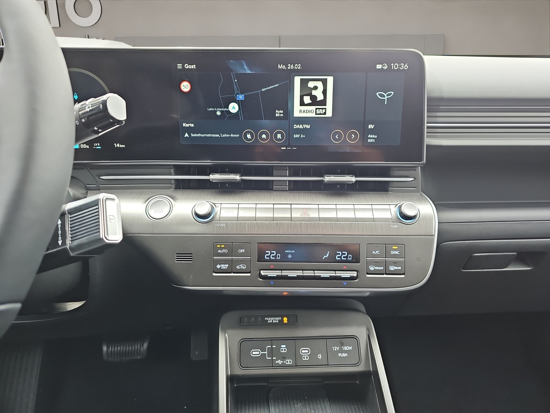 HYUNDAI Kona EV 65.4 kWh Amplia-image-10