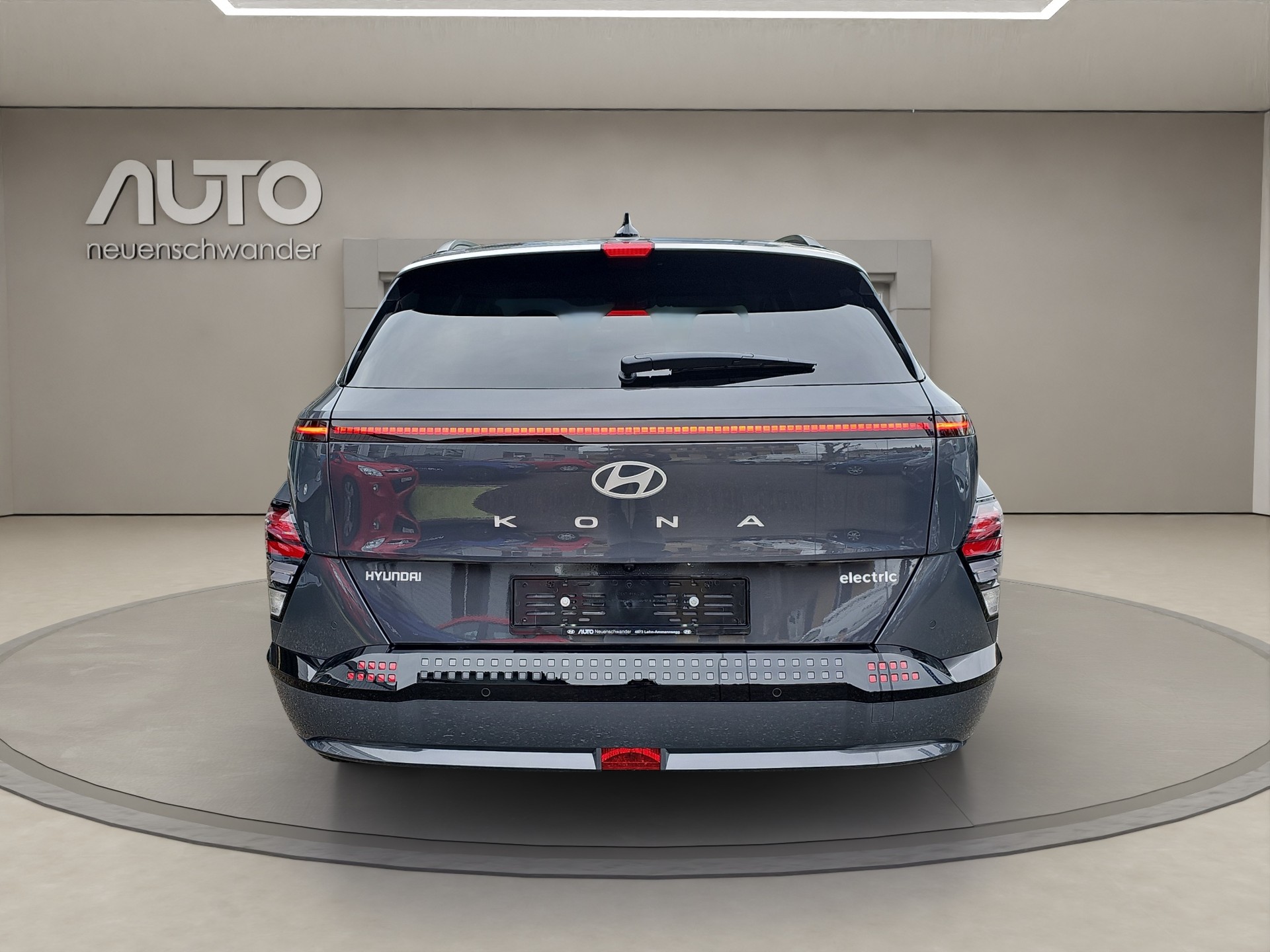 HYUNDAI Kona EV 65.4 kWh Amplia-image-5