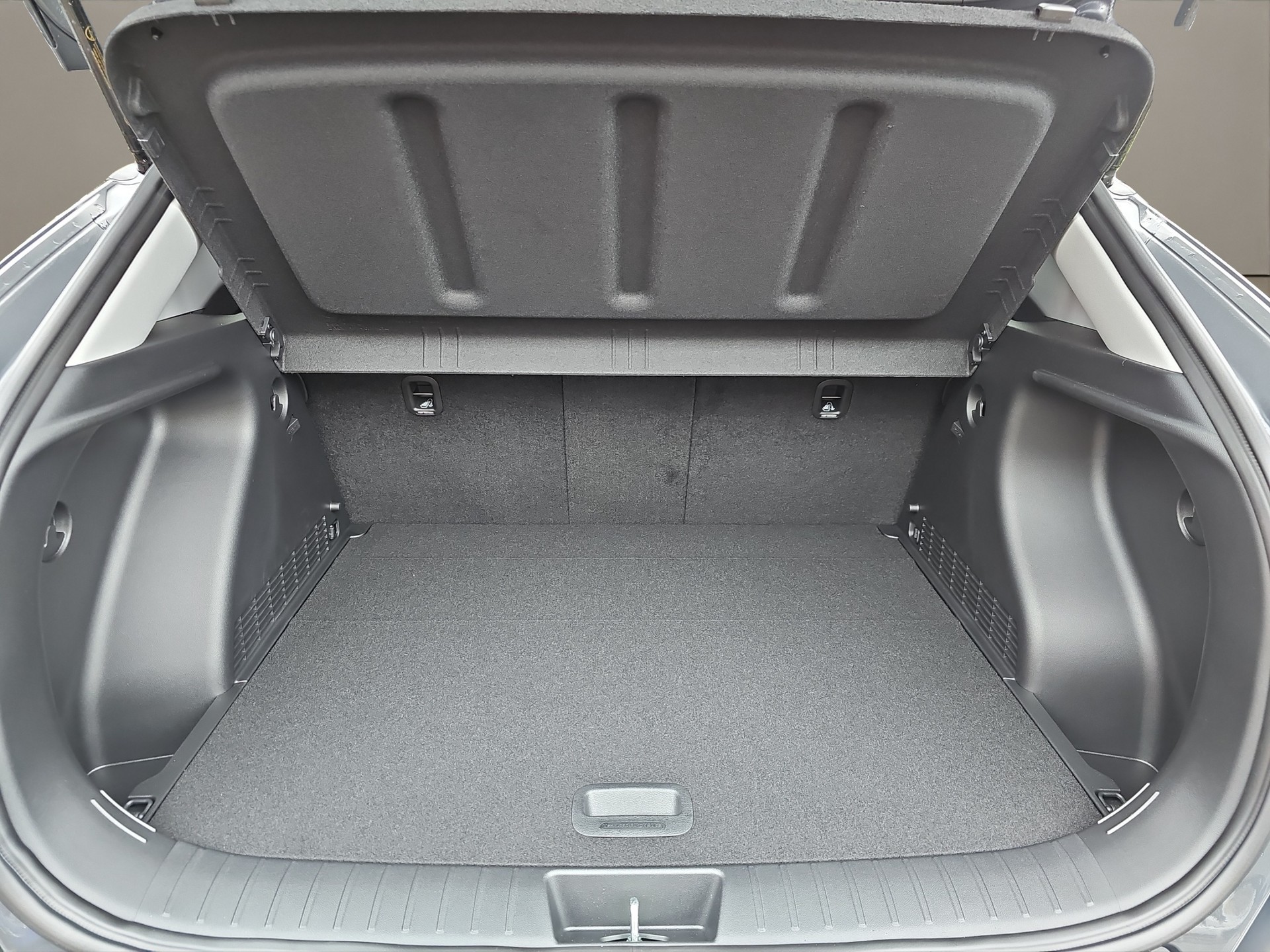 HYUNDAI Kona EV 65.4 kWh Amplia-image-15