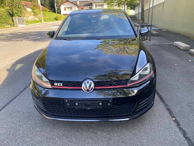 VW Golf 2.0 TSI GTI-image-1