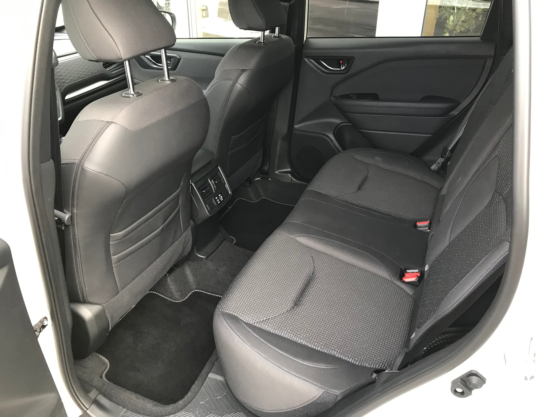 SUBARU Forester 2.0i e-Boxer Swiss Plus Lineartronic-image-6
