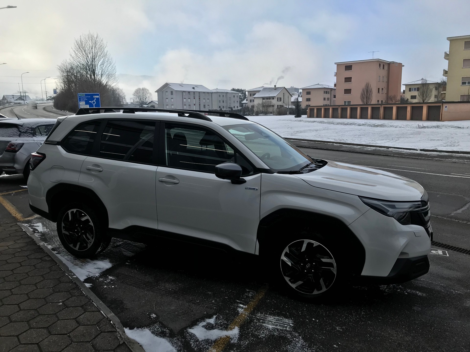 SUBARU Forester 2.0i e-Boxer Swiss Plus Lineartronic-image-3
