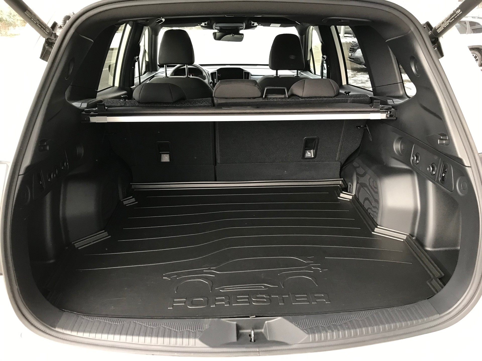 SUBARU Forester 2.0i e-Boxer Swiss Plus Lineartronic-image-4