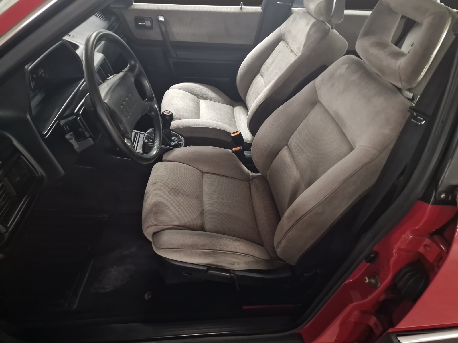 AUDI 100 2.2 Turbo quattro-image-9