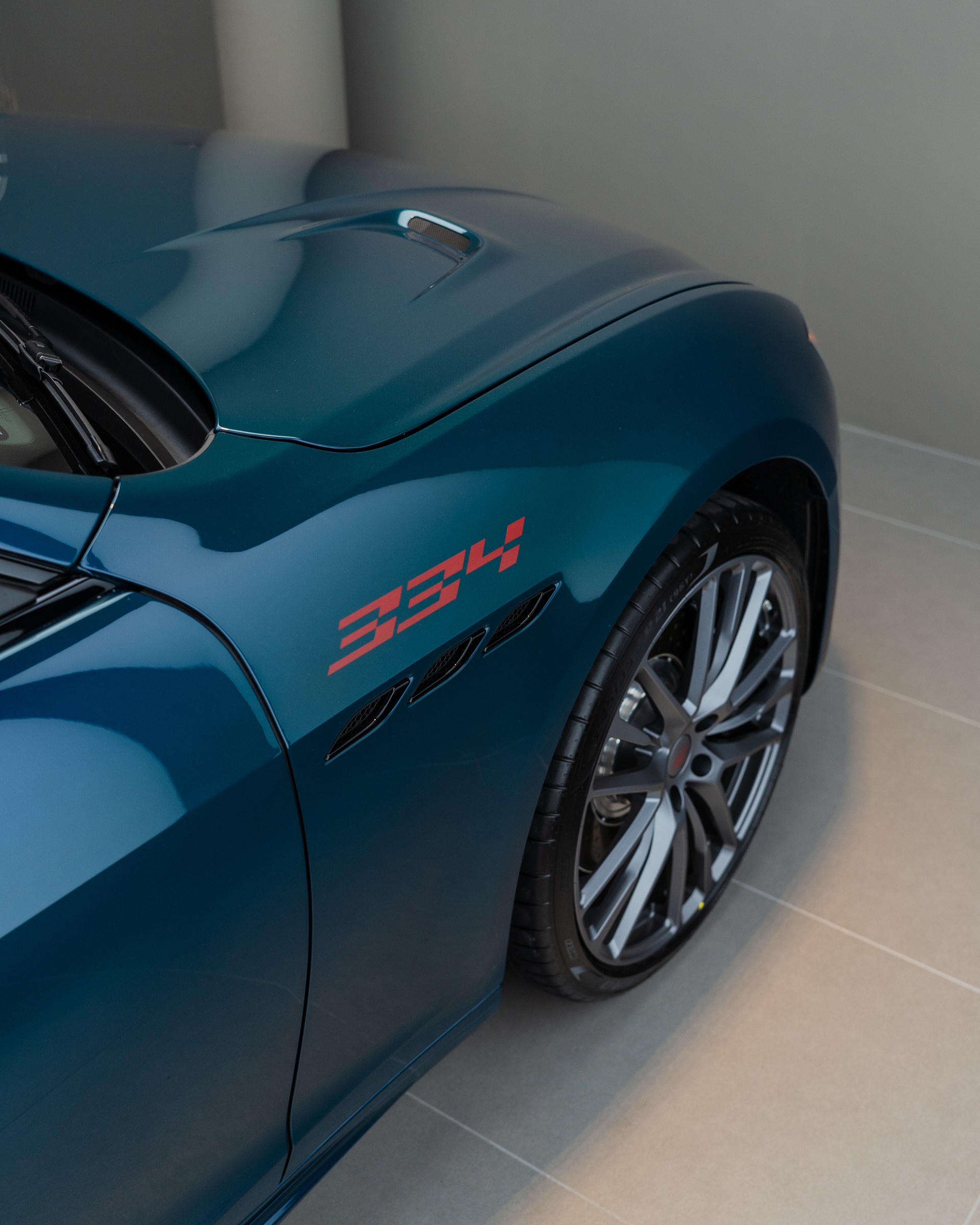 MASERATI Ghibli Trofeo 3.8 V8 - 334 ULTIMA 1of103 - Blu Persia FUORISERIE - 2.99% Leasing-image-5
