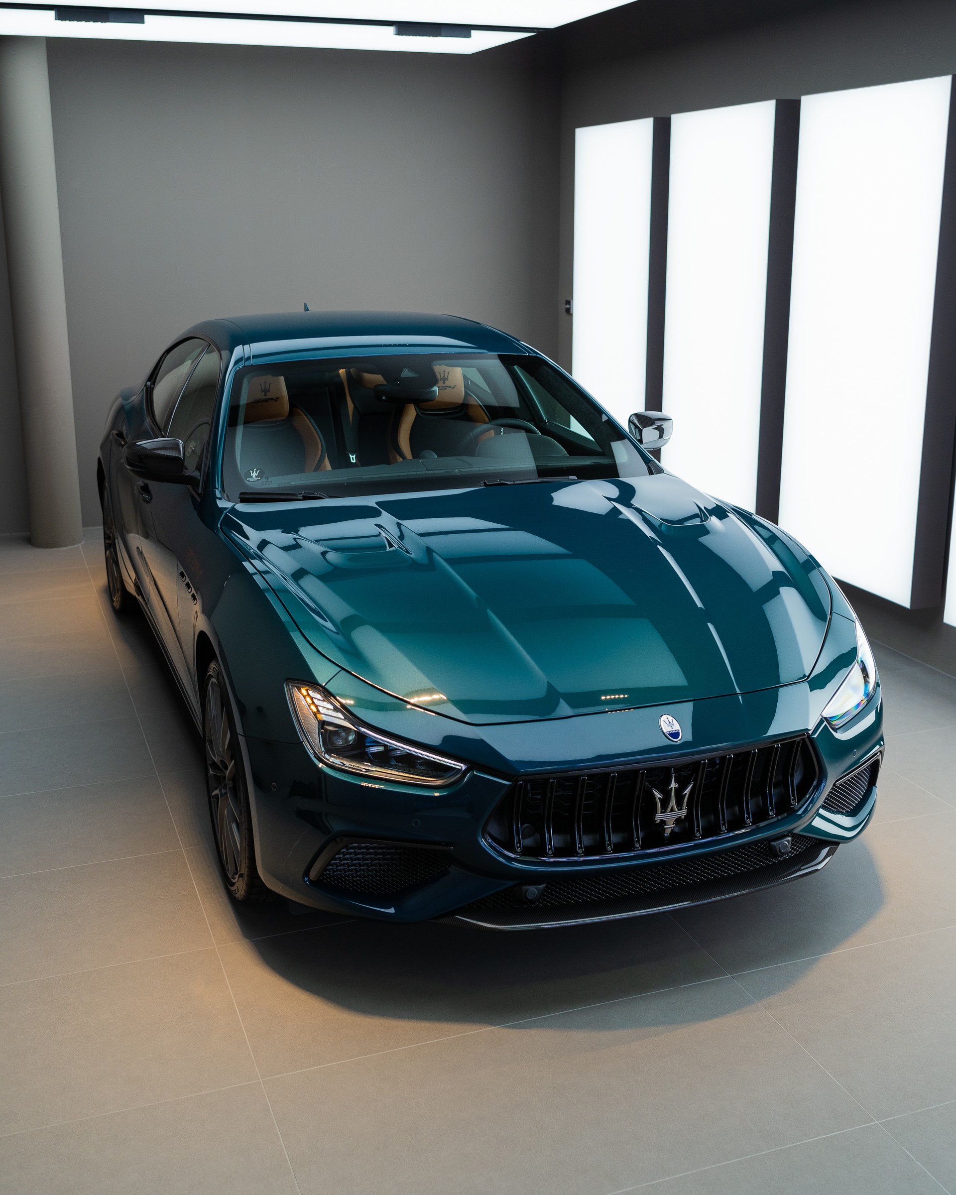 MASERATI Ghibli Trofeo 3.8 V8 - 334 ULTIMA 1of103 - Blu Persia FUORISERIE - 2.99% Leasing-showroom-element-1