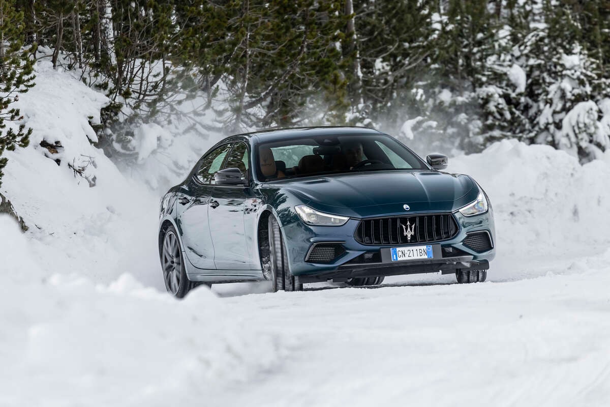 MASERATI Ghibli Trofeo 3.8 V8 - 334 ULTIMA 1of103 - Blu Persia FUORISERIE - 2.99% Leasing-image-9