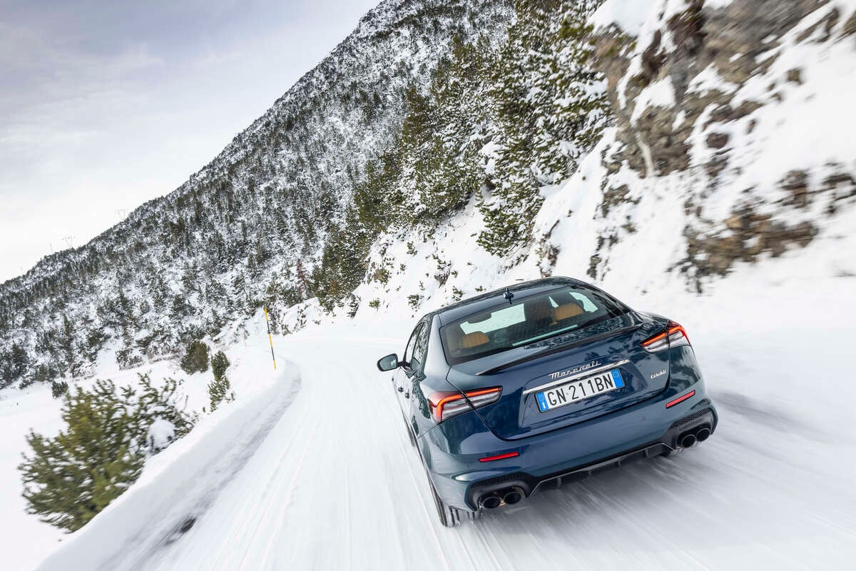 MASERATI Ghibli Trofeo 3.8 V8 - 334 ULTIMA 1of103 - Blu Persia FUORISERIE - 2.99% Leasing-image-10