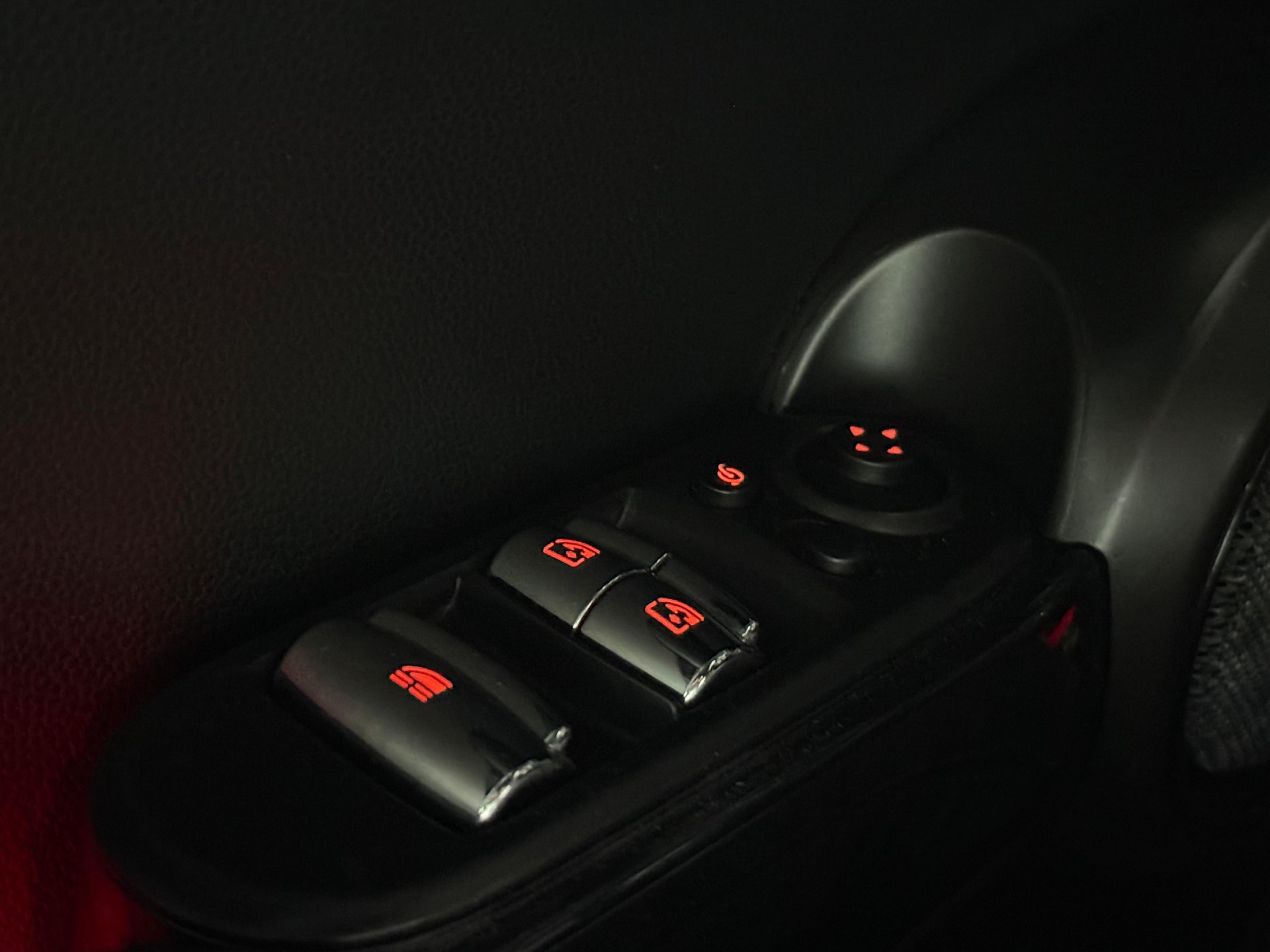 MINI Cooper John Cooper Works Cabriolet-image-9