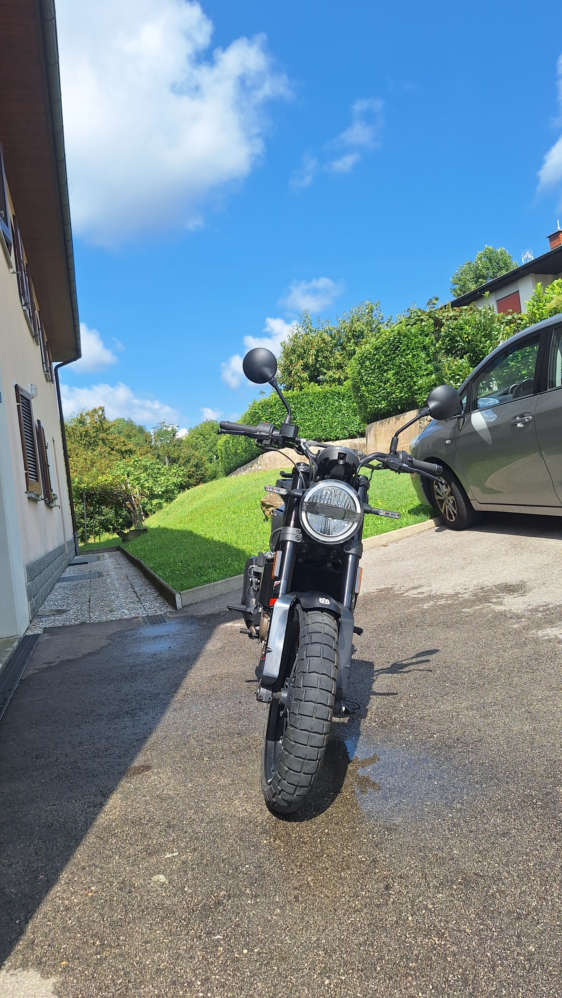 HUSQVARNA Svartpilen 125-image-4