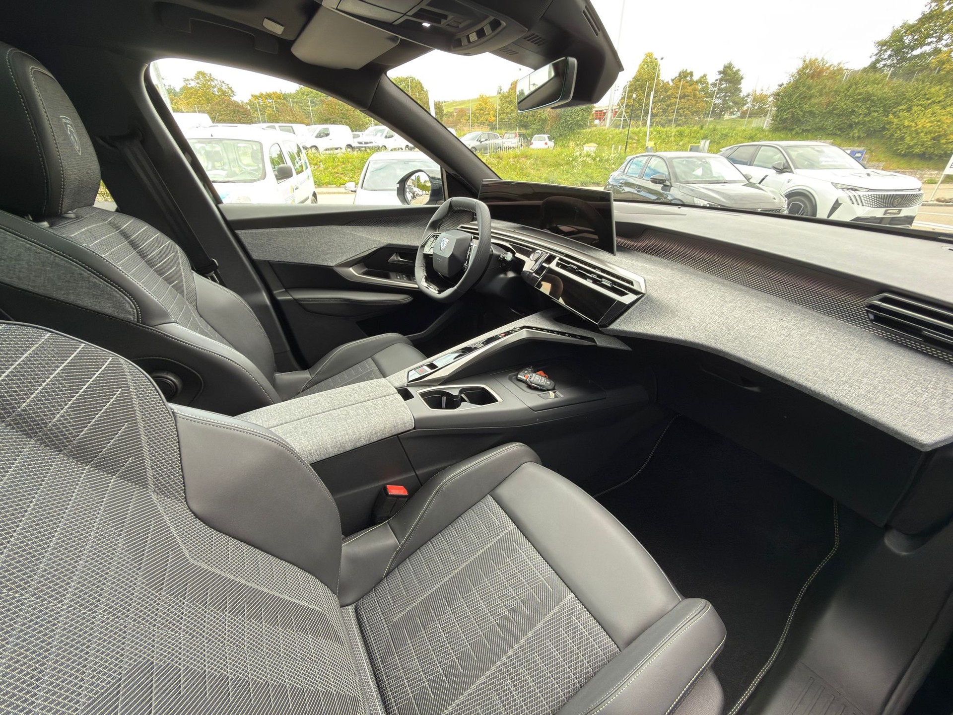 PEUGEOT 3008 145 e-DCS6 Hybrid GT-image-8