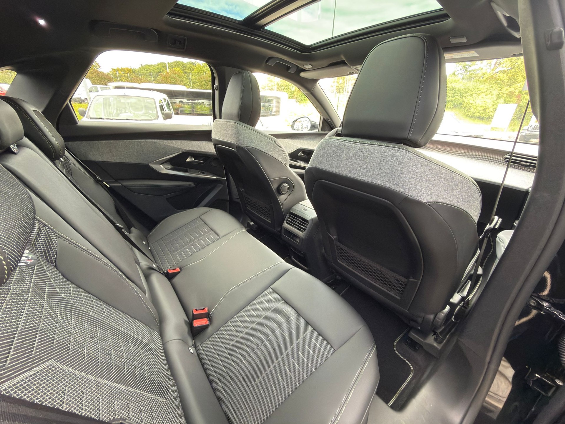 PEUGEOT 3008 145 e-DCS6 Hybrid GT-image-9