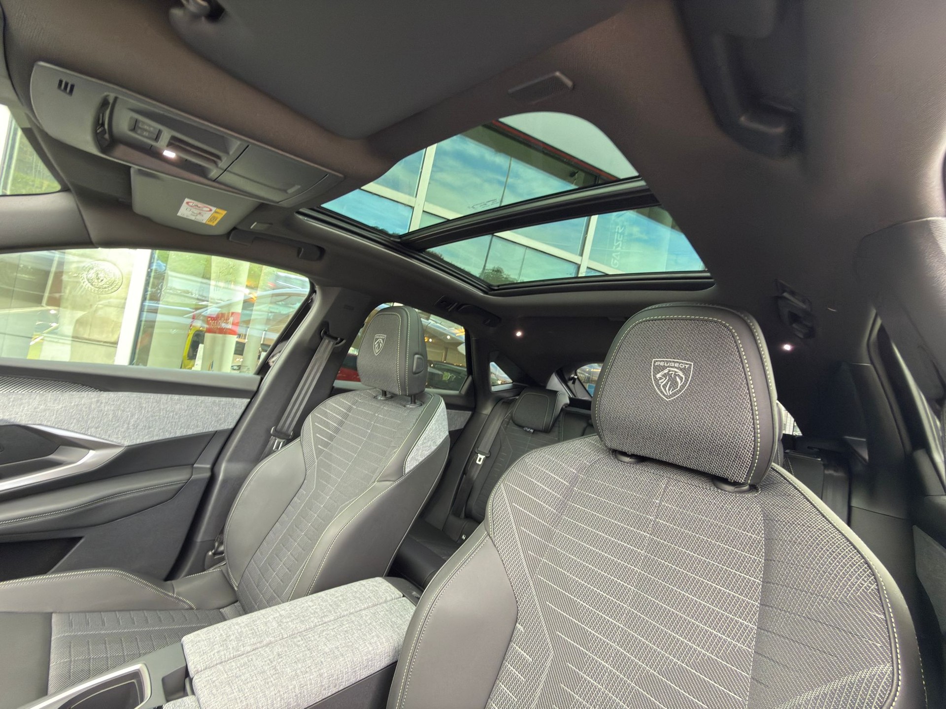 PEUGEOT 3008 145 e-DCS6 Hybrid GT-image-10