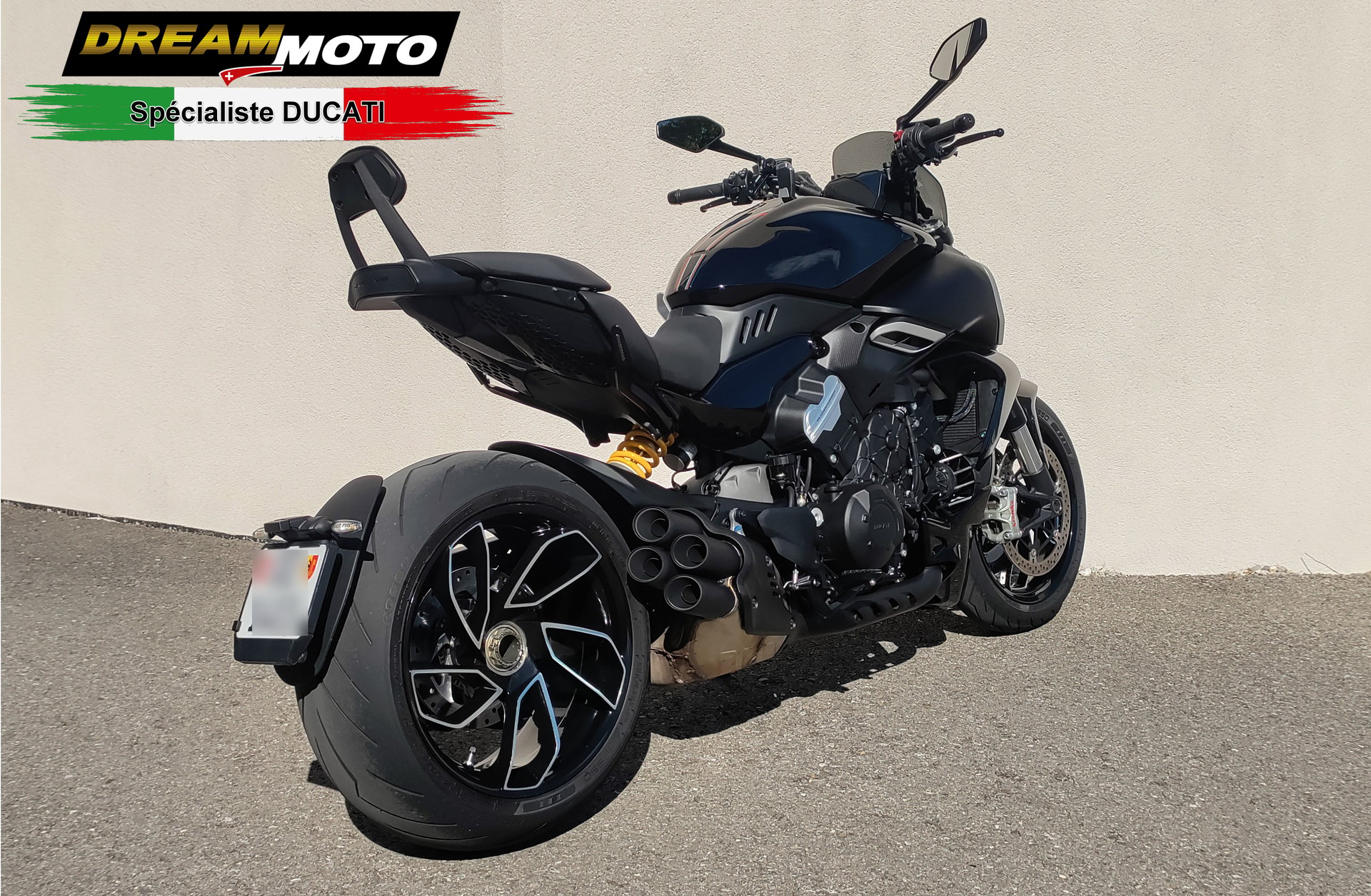 DUCATI Diavel V4-showroom-element-3