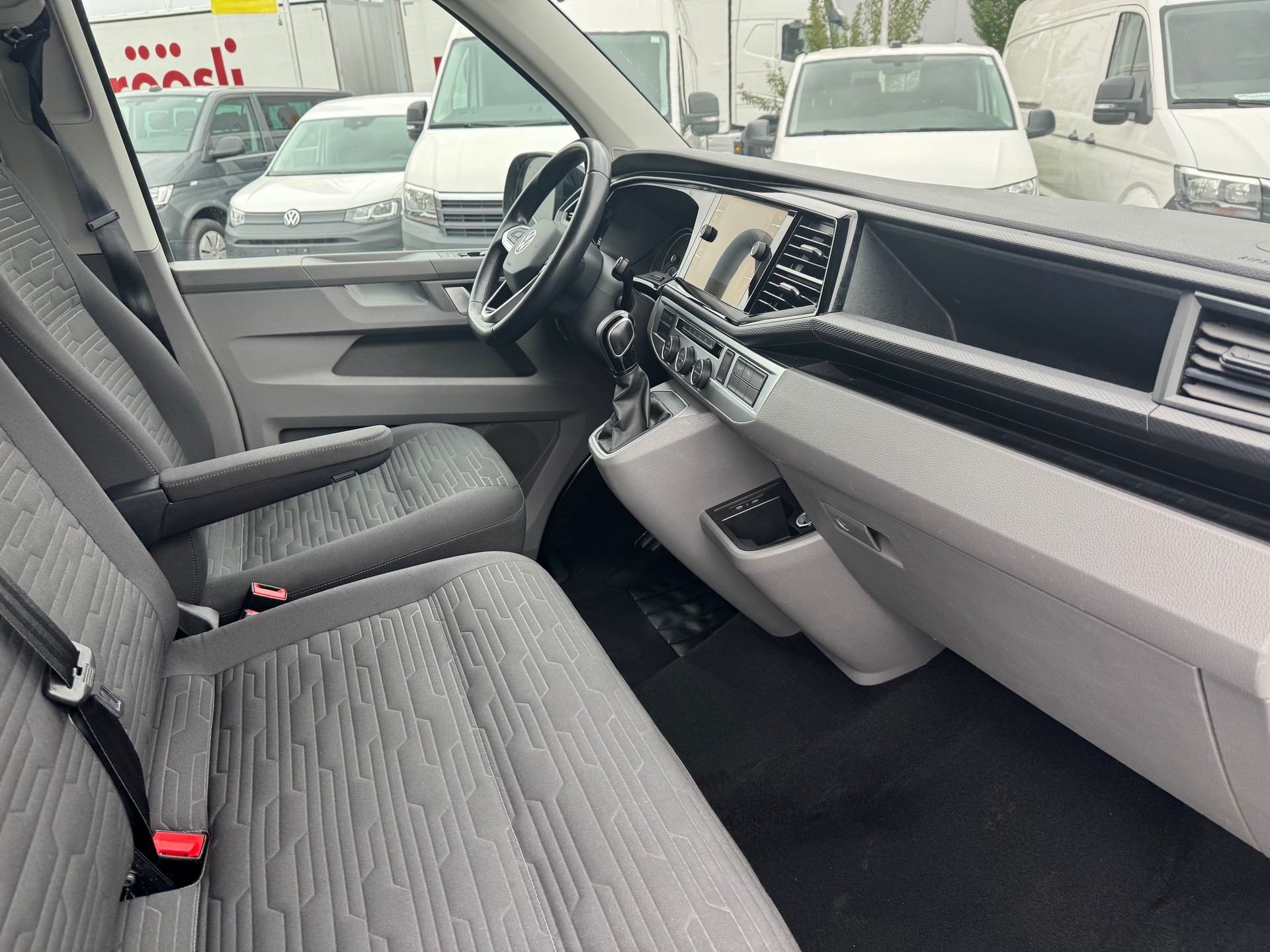 VW T6.1 2.0 TDI 4Motion DSG-image-9