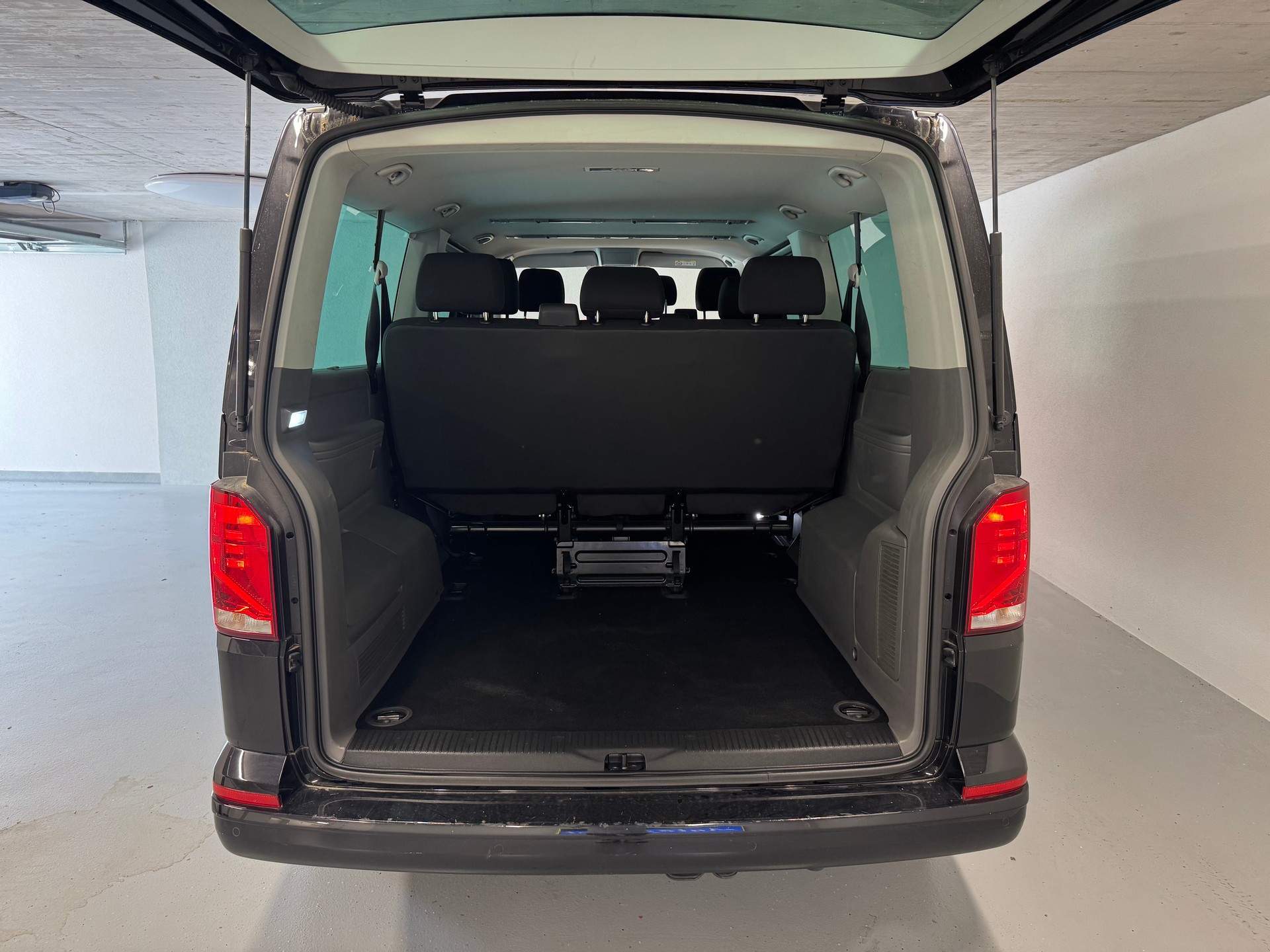 VW T6.1 2.0 TDI 4Motion DSG-image-5