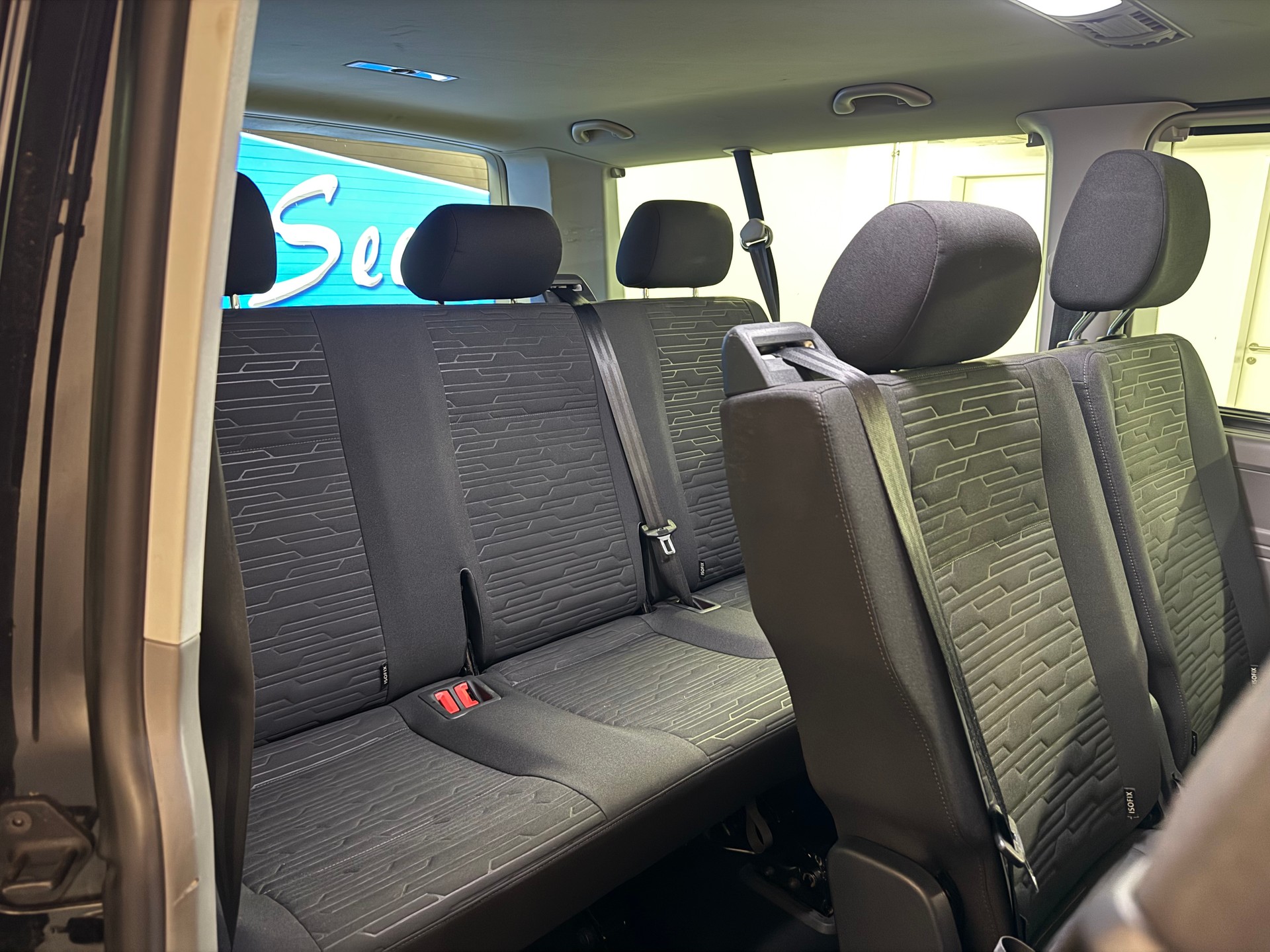VW T6.1 2.0 TDI 4Motion DSG-image-9