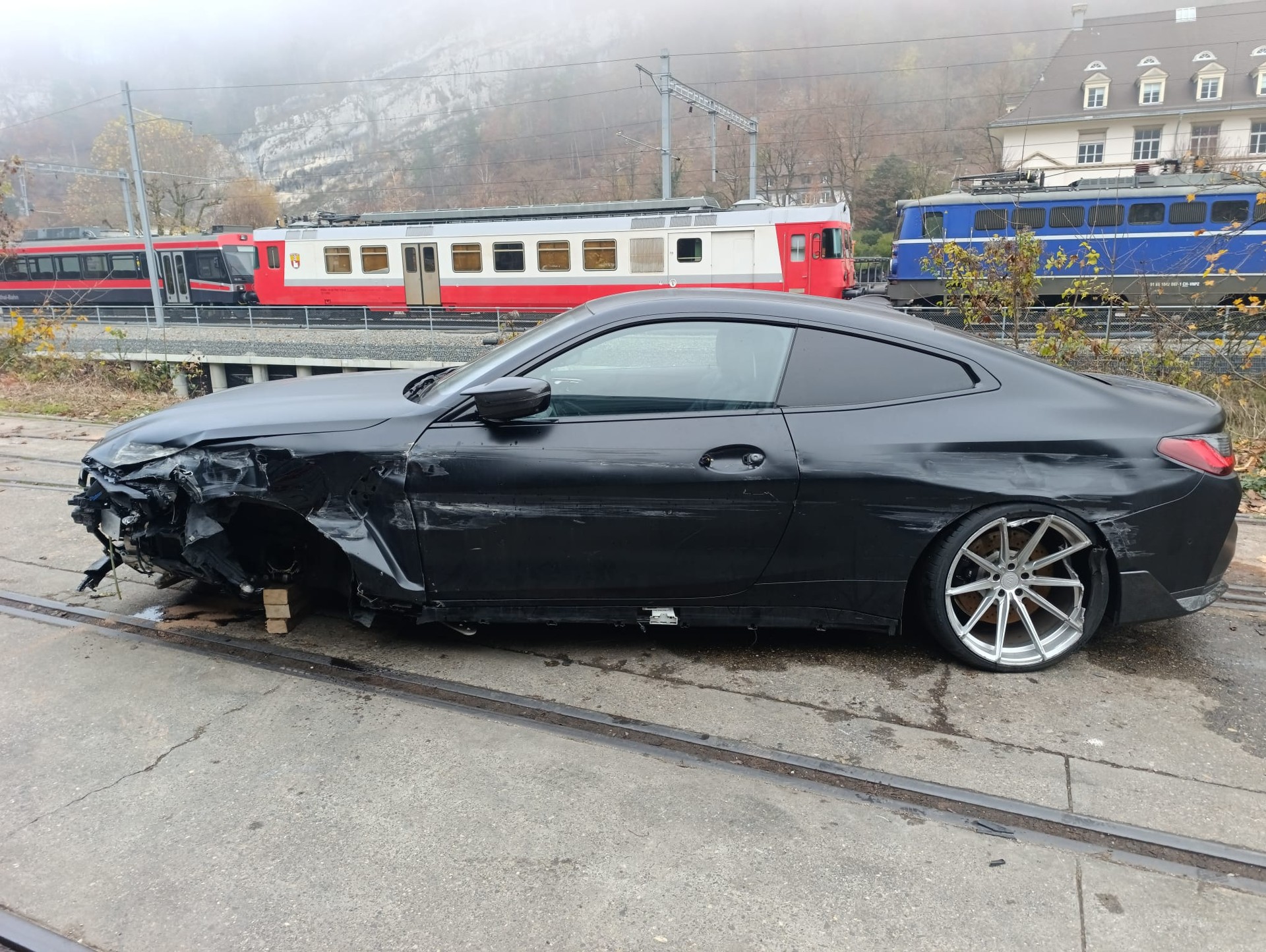 BMW M4 Coupé Competition M xDrive-image-7
