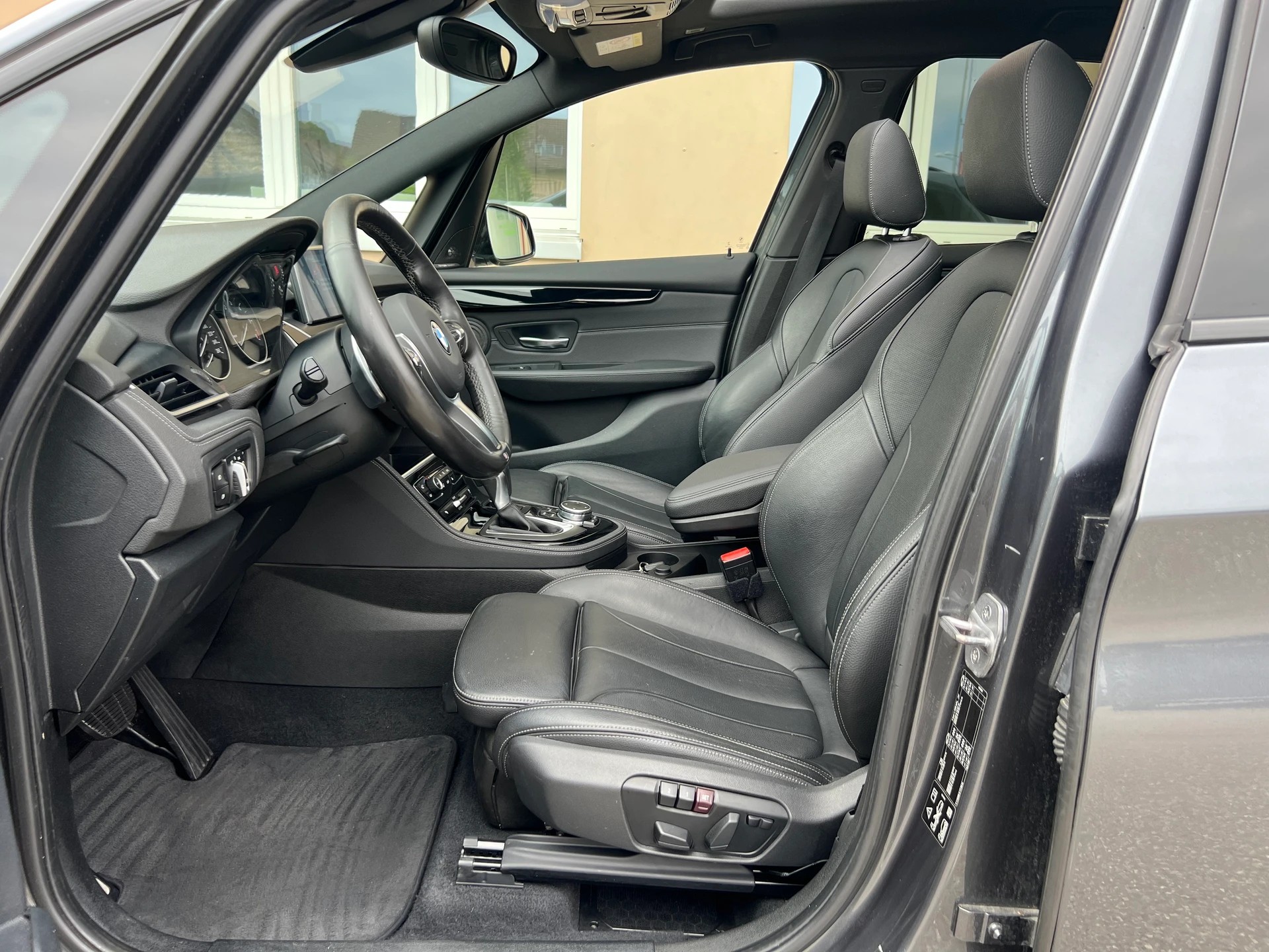 BMW 220d xDrive Gran Tourer M Sport Steptronic (CH)-image-10